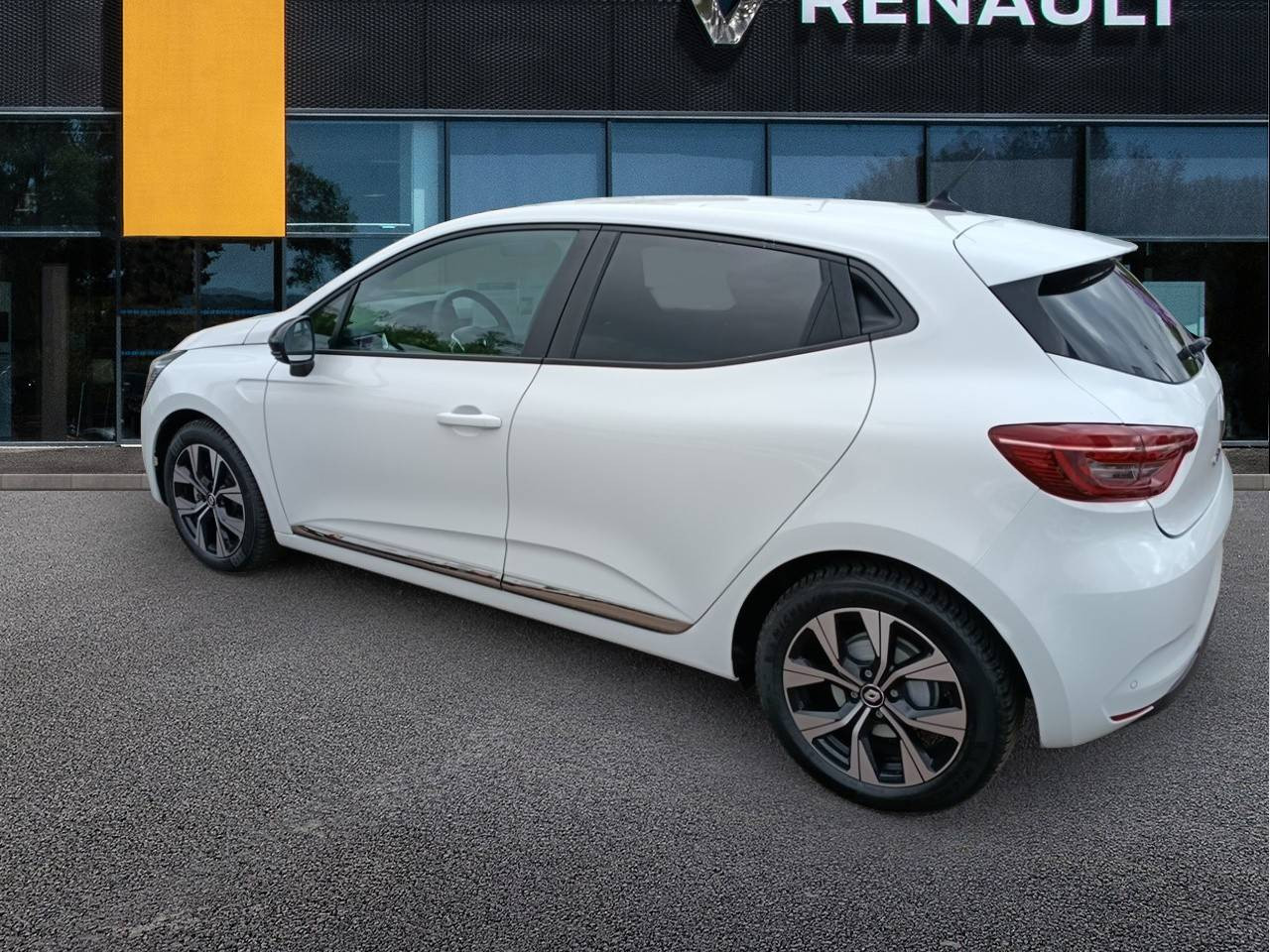 Vente en ligne Renault Clio 5 Clio E-Tech full hybrid 145 au prix de 16 490 €