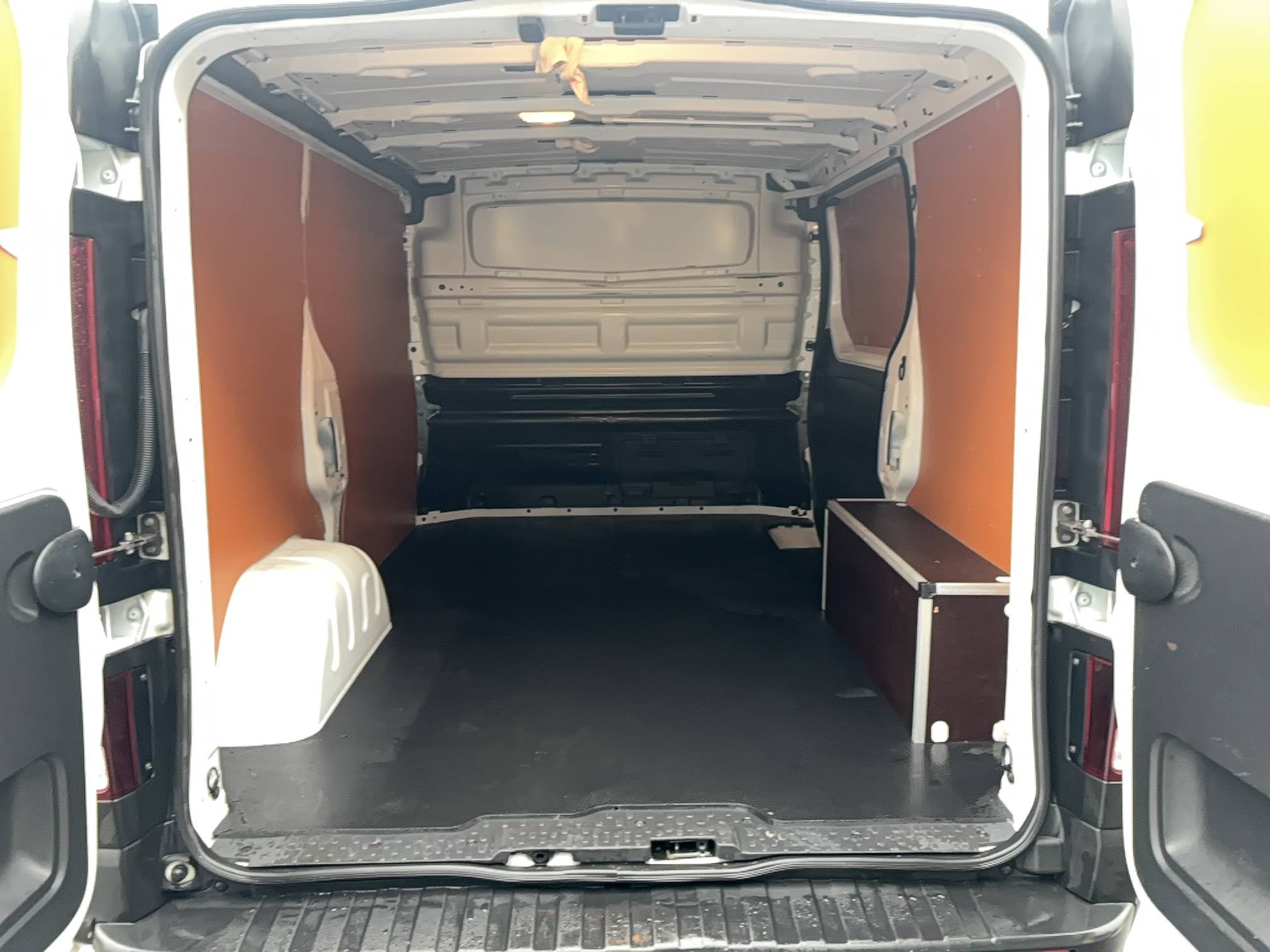 Vente en ligne Renault Trafic 3 Fourgon TRAFIC FGN L1H1 2800 KG BLUE DCI 130 au prix de 17 500 €