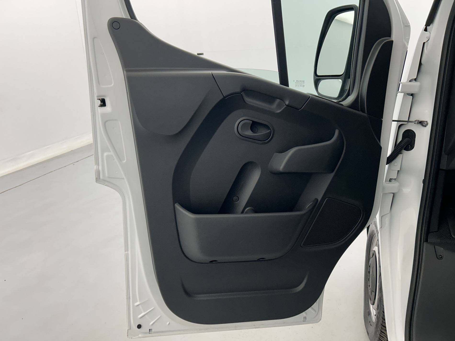 Vente en ligne Renault Master Fourgon MASTER FGN TRAC F3500 L3H3 BLUE DCI 135 au prix de 28 990 €