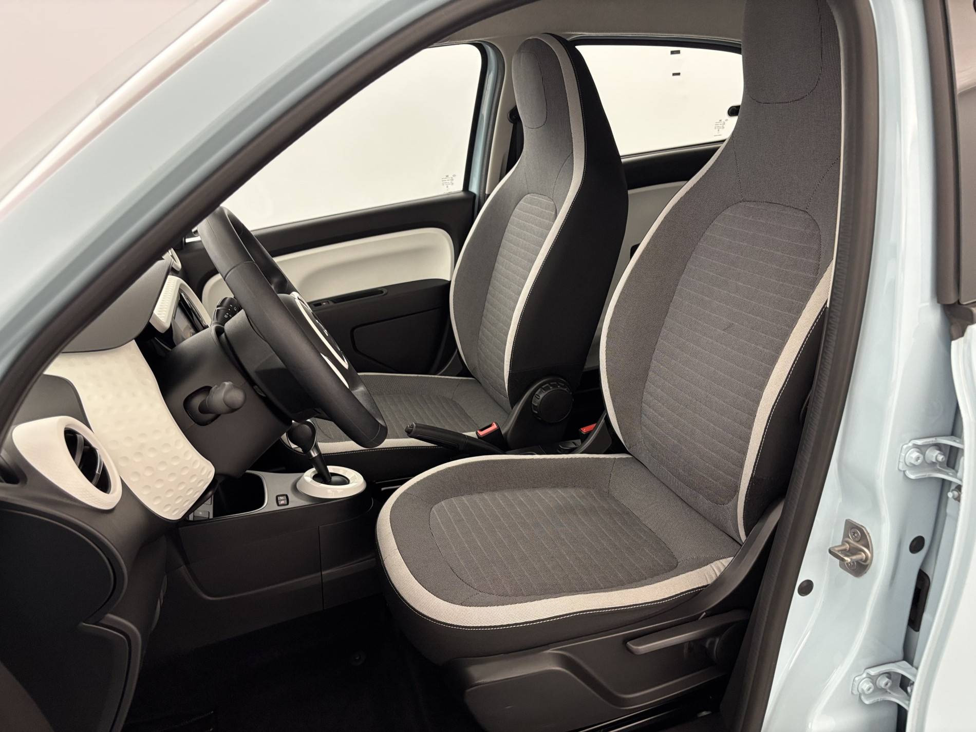 Vente en ligne Renault Twingo Electrique Twingo III E-Tech au prix de 12 990 €