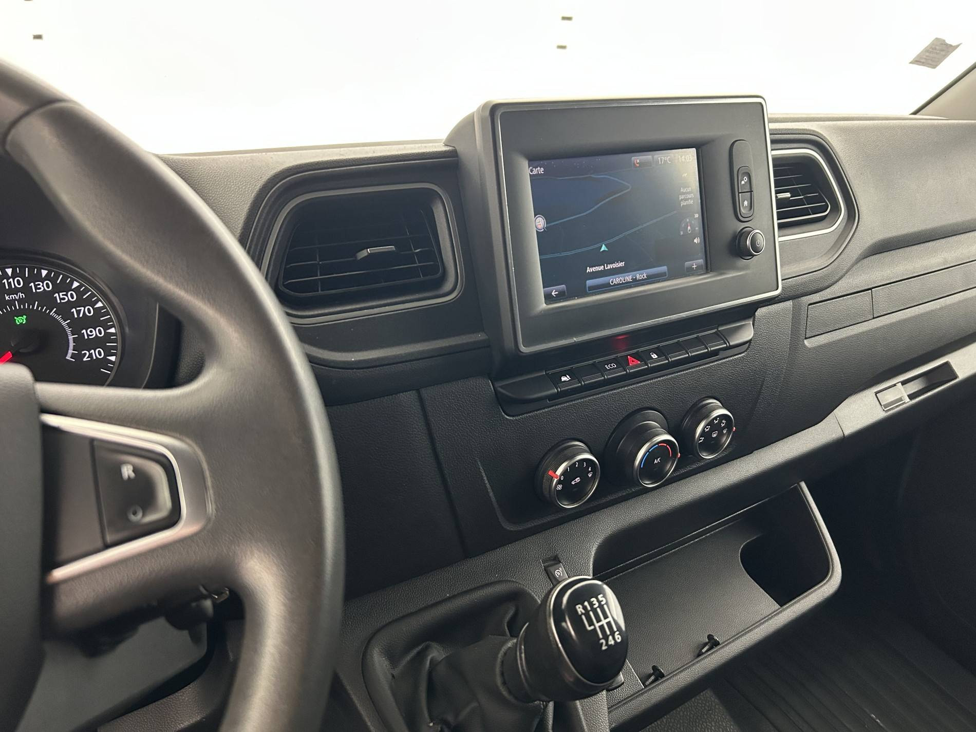 Vente en ligne Renault Master Fourgon MASTER FGN TRAC F3500 L2H2 DCI 135 au prix de 18 999 €