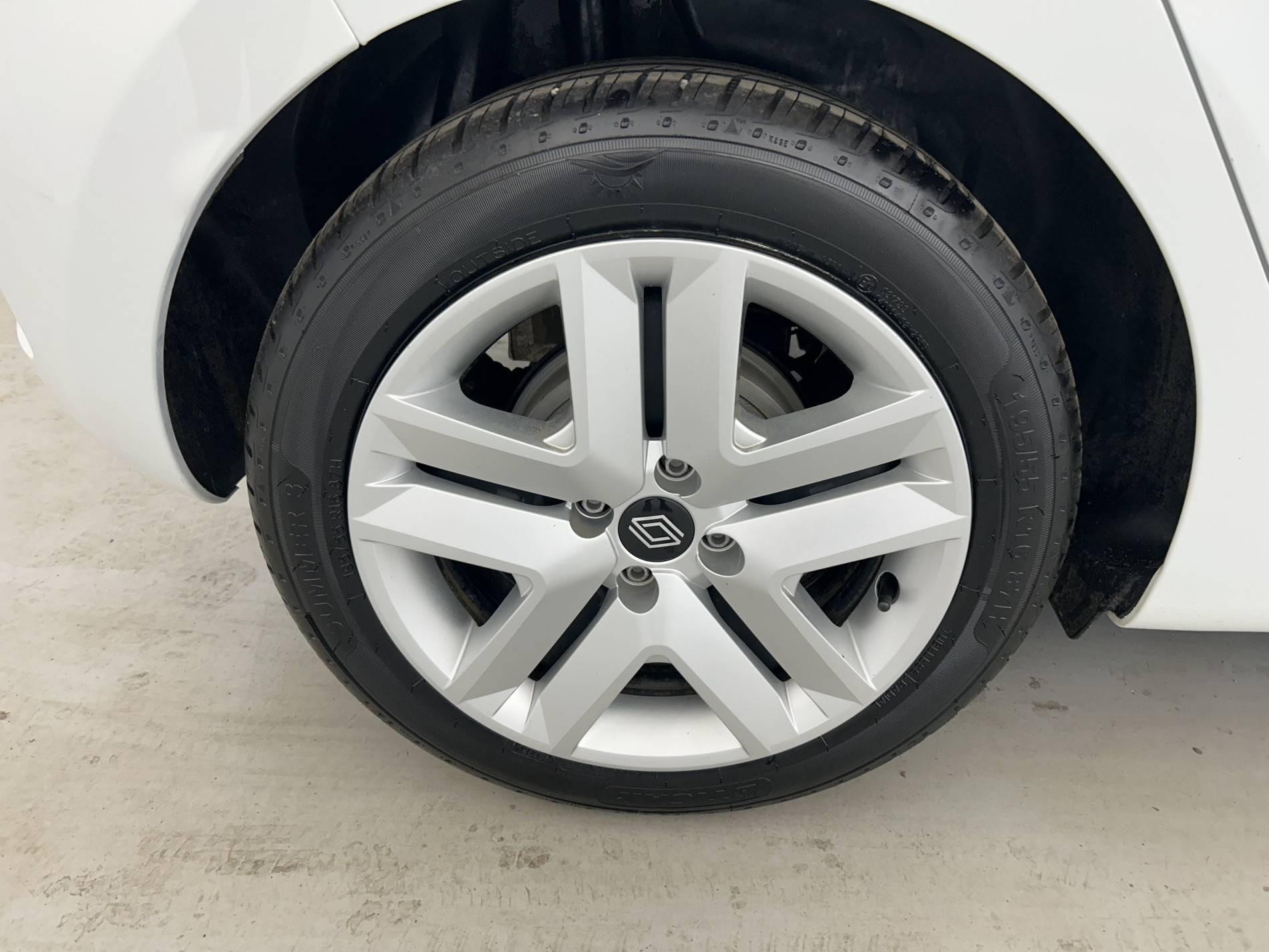 Vente en ligne Renault Clio 5 Clio E-Tech full hybrid 145 au prix de 16 991 €