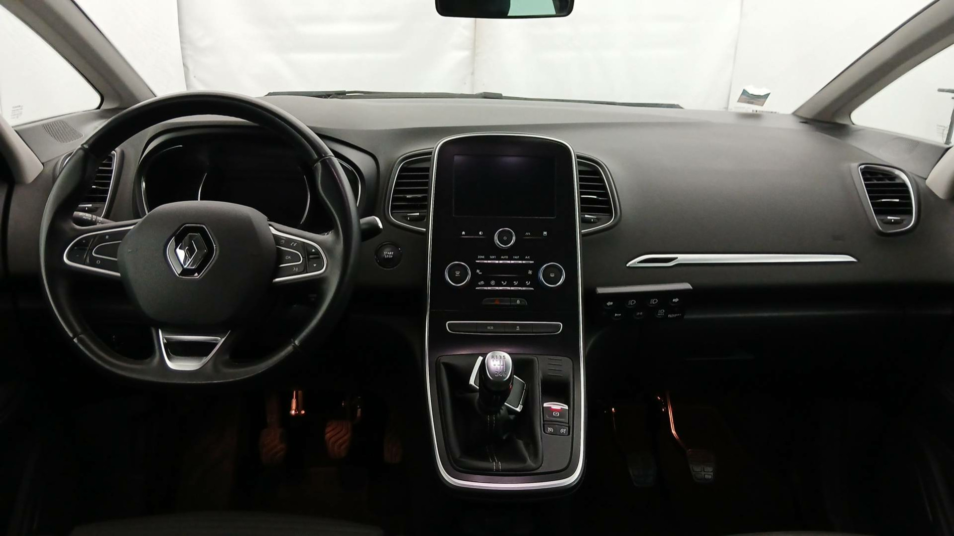 Vente en ligne Renault Grand Scenic 4 Grand Scenic TCe 140 au prix de 19 590 €