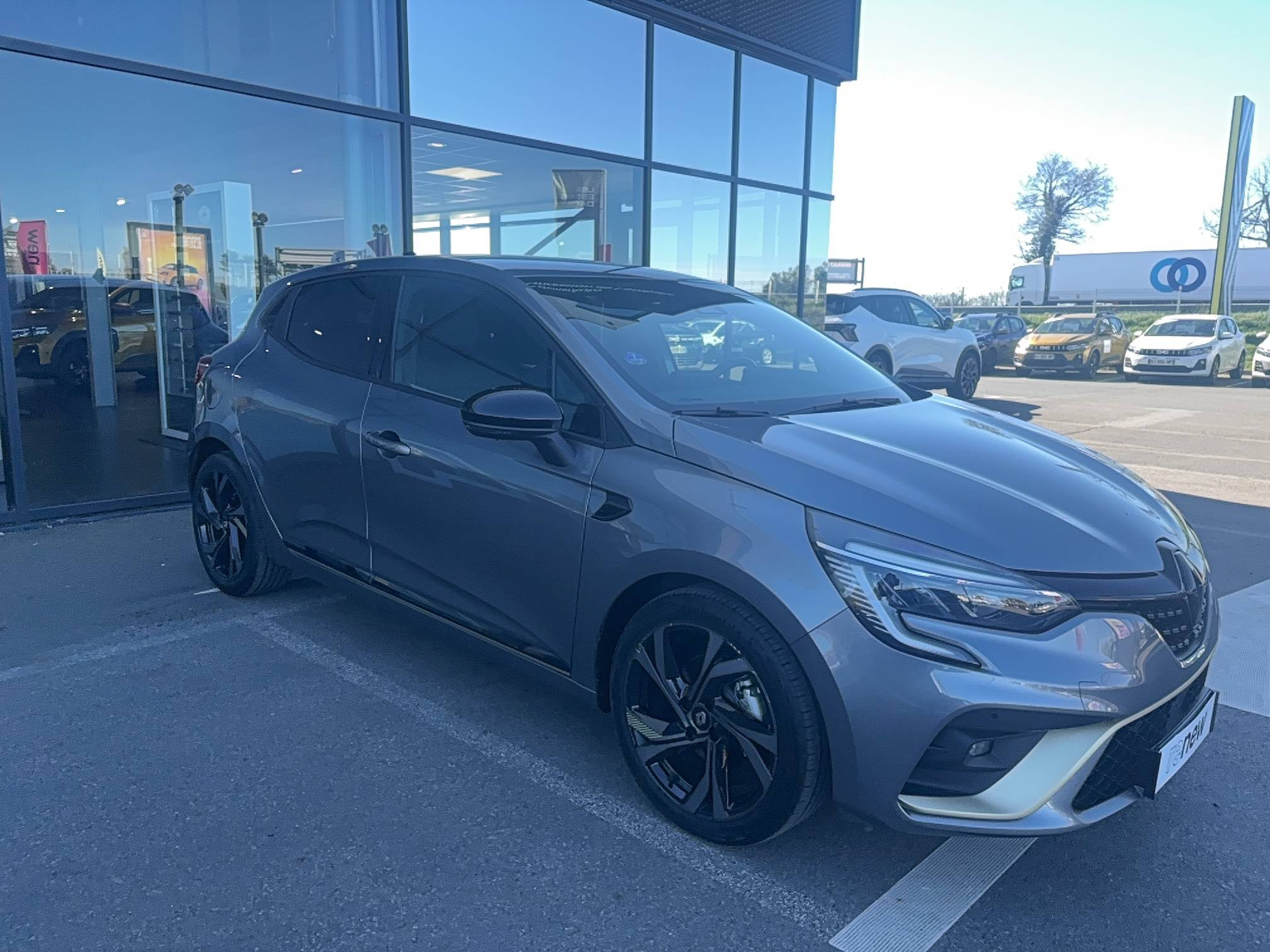 Vente en ligne Renault Clio 5 Clio E-Tech full hybrid 145 au prix de 19 490 €