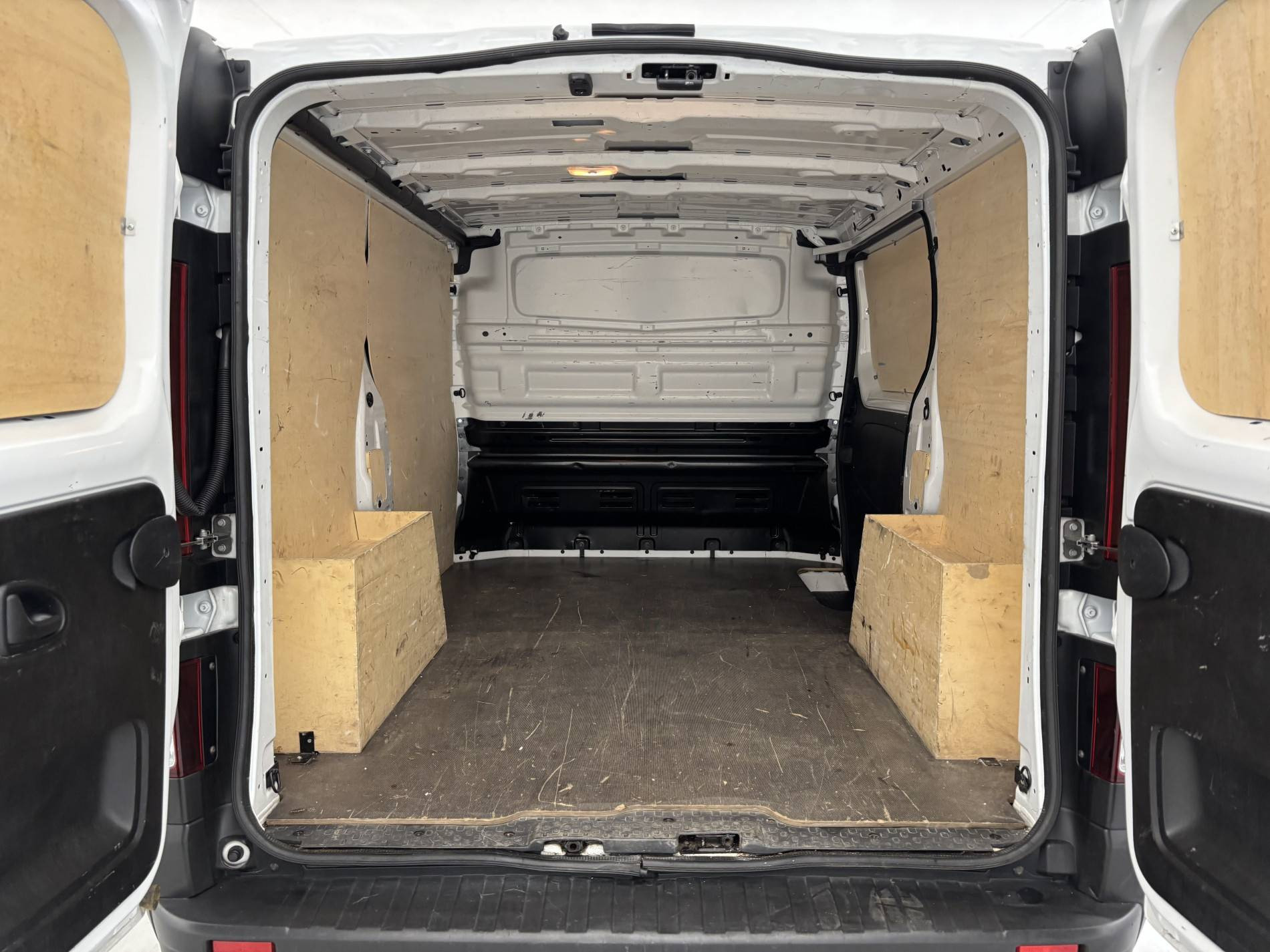 Vente en ligne Renault Trafic 3 Fourgon TRAFIC FGN L1H1 3000 KG BLUE DCI 130 au prix de 21 490 €