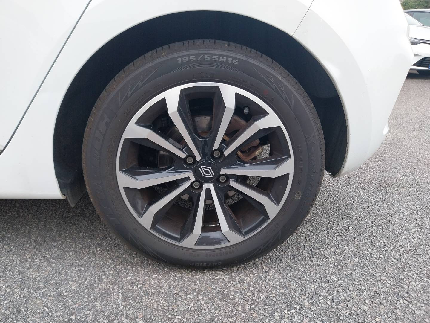 Vente en ligne Renault Clio 5 Clio E-Tech full hybrid 145 au prix de 17 990 €