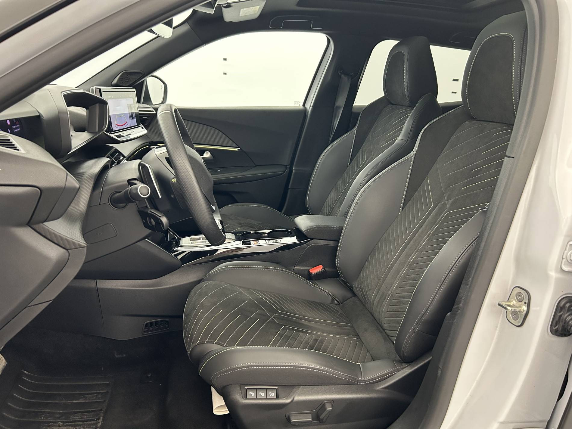 Vente en ligne Peugeot 2008  Hybrid 136 e-DCS6 au prix de 25 999 €