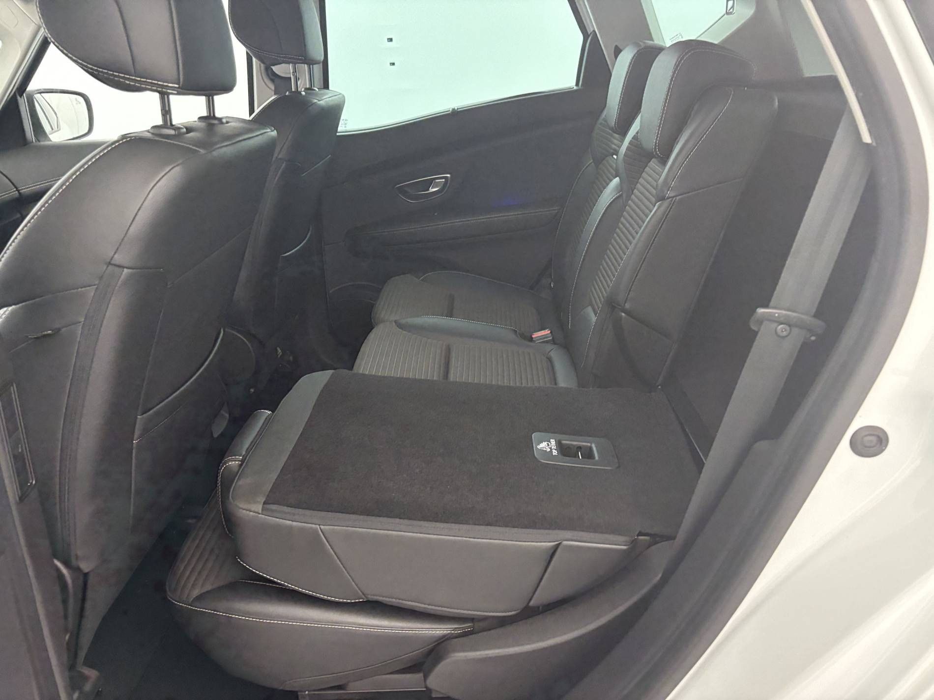 Vente en ligne Renault Scenic 4 Scenic Blue dCi 120 au prix de 15 590 €