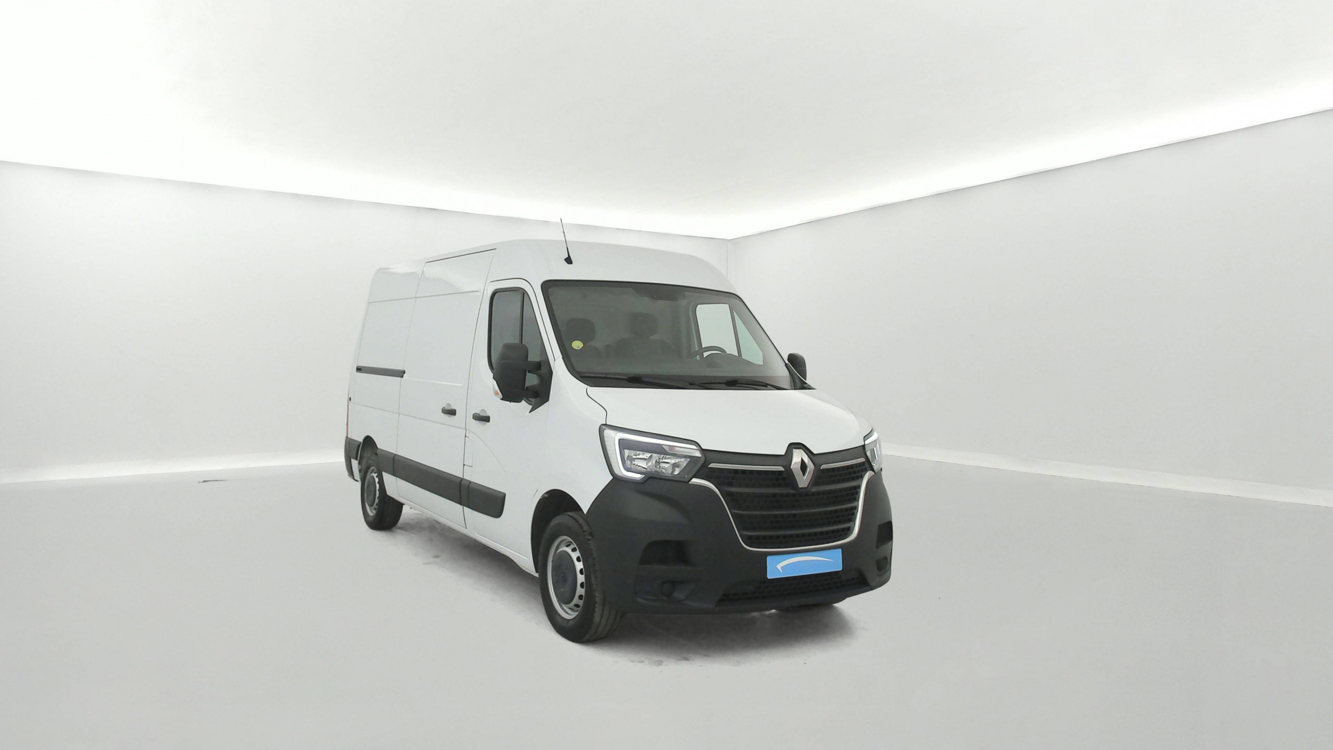 Vente en ligne Renault Master Fourgon MASTER FGN TRAC F3500 L2H2 BLUE DCI 135 au prix de 26 990 €