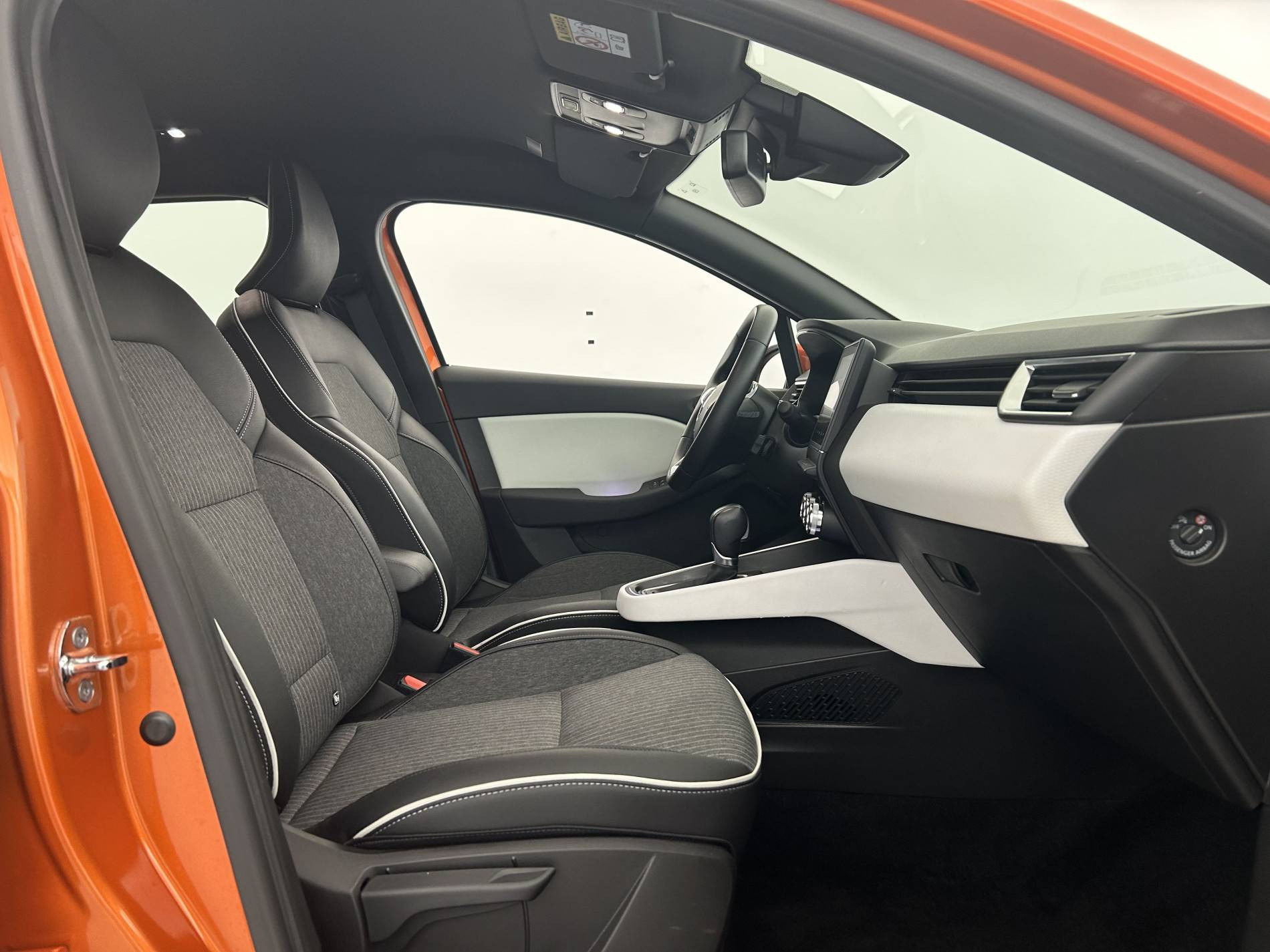 Vente en ligne Renault Clio 5 Clio E-Tech 140 - 21N au prix de 16 390 €