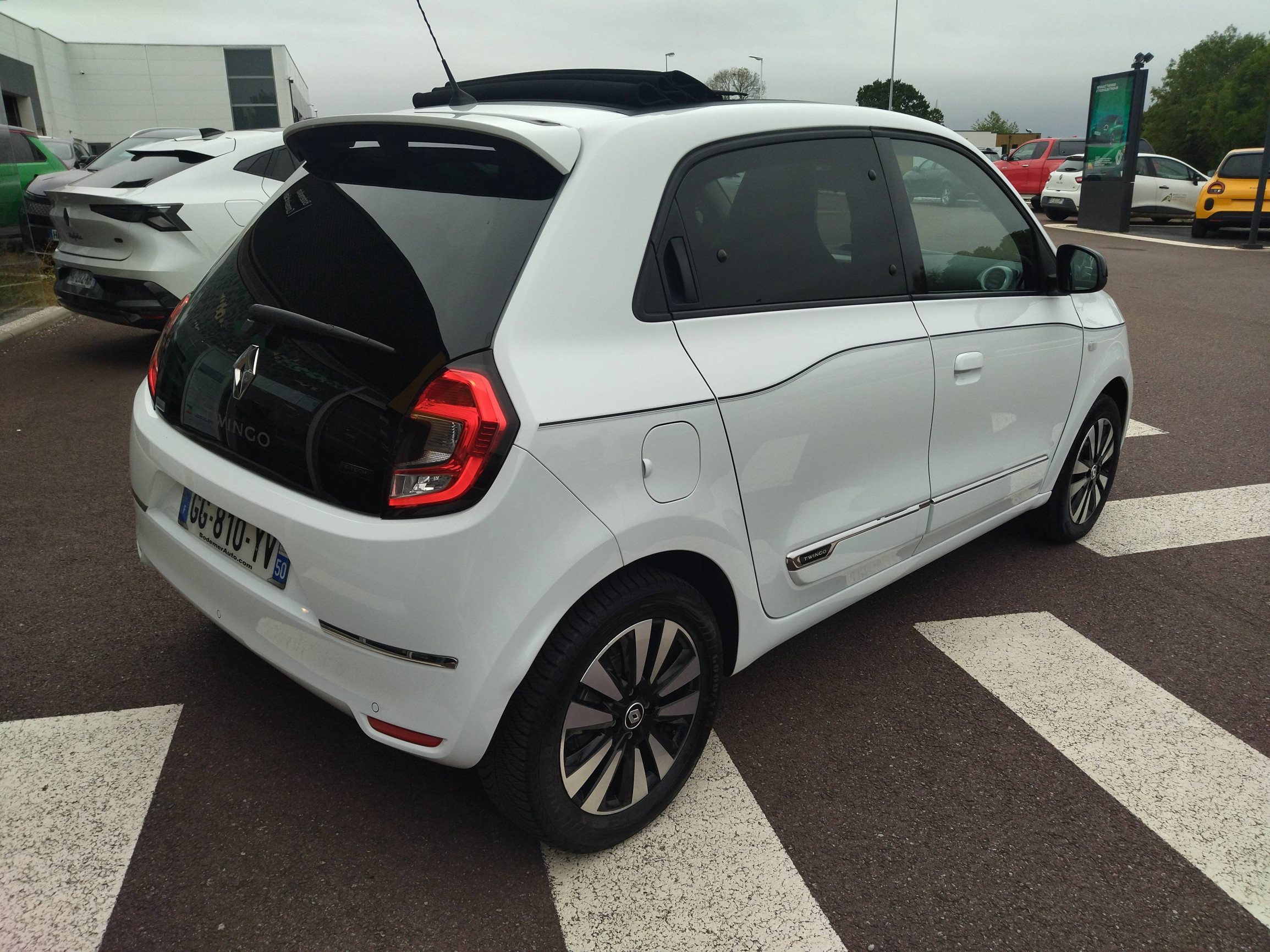 Vente en ligne Renault Twingo Electrique Twingo III E-Tech au prix de 12 189 €