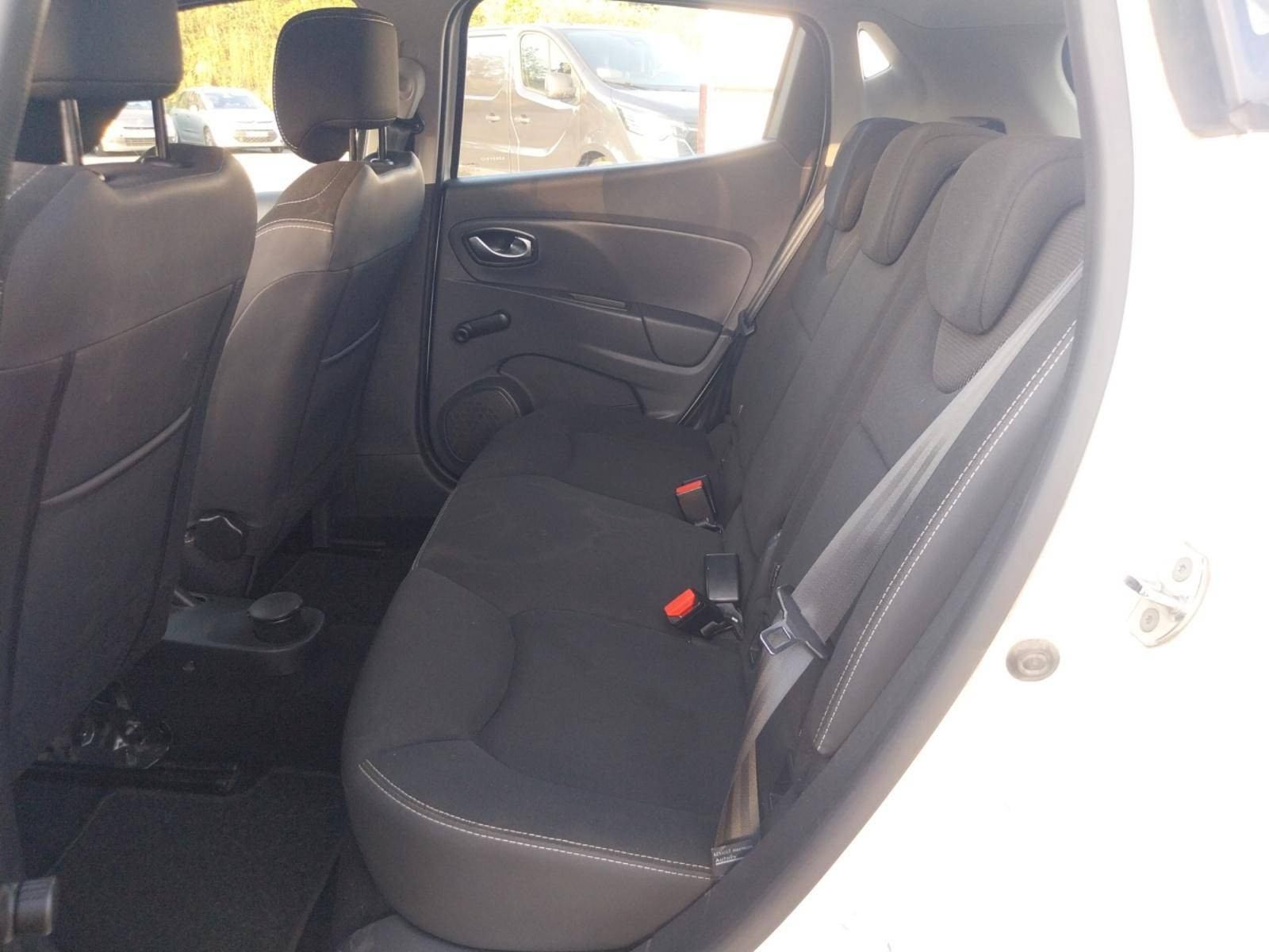Vente en ligne Renault Clio 4 Estate Clio Estate dCi 90 E6C au prix de 11 590 €