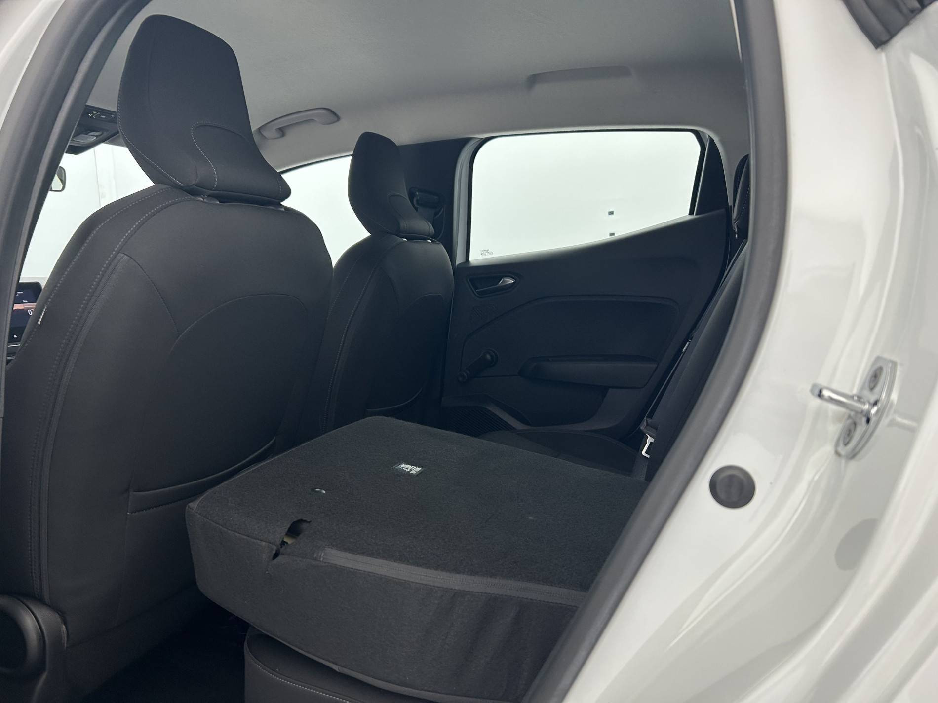 Vente en ligne Renault Clio 5 Clio E-Tech 140 - 21N au prix de 11 990 €