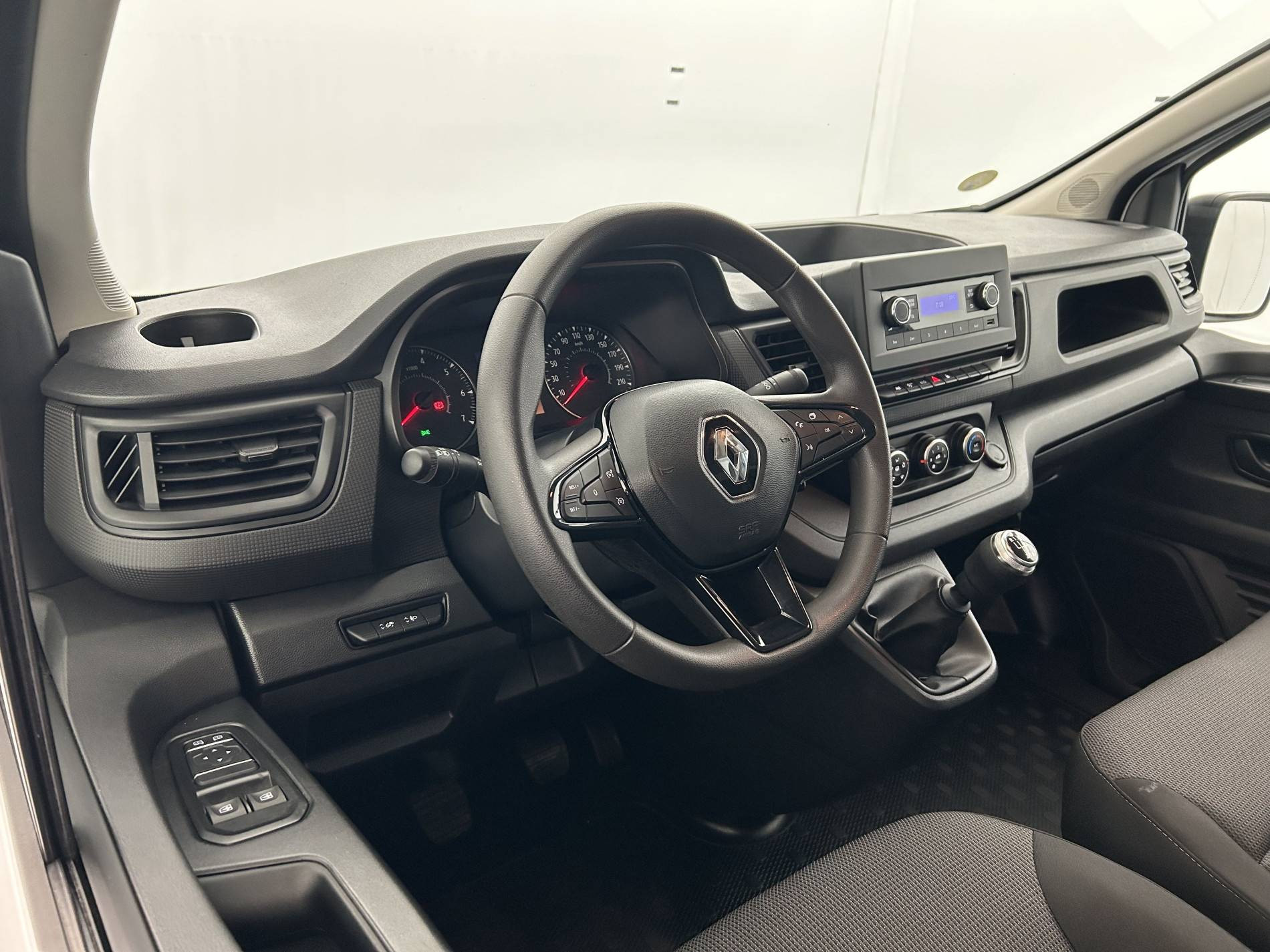 Vente en ligne Renault Trafic 3 Fourgon TRAFIC FGN L2H1 3000 KG BLUE DCI 130 au prix de 23 890 €