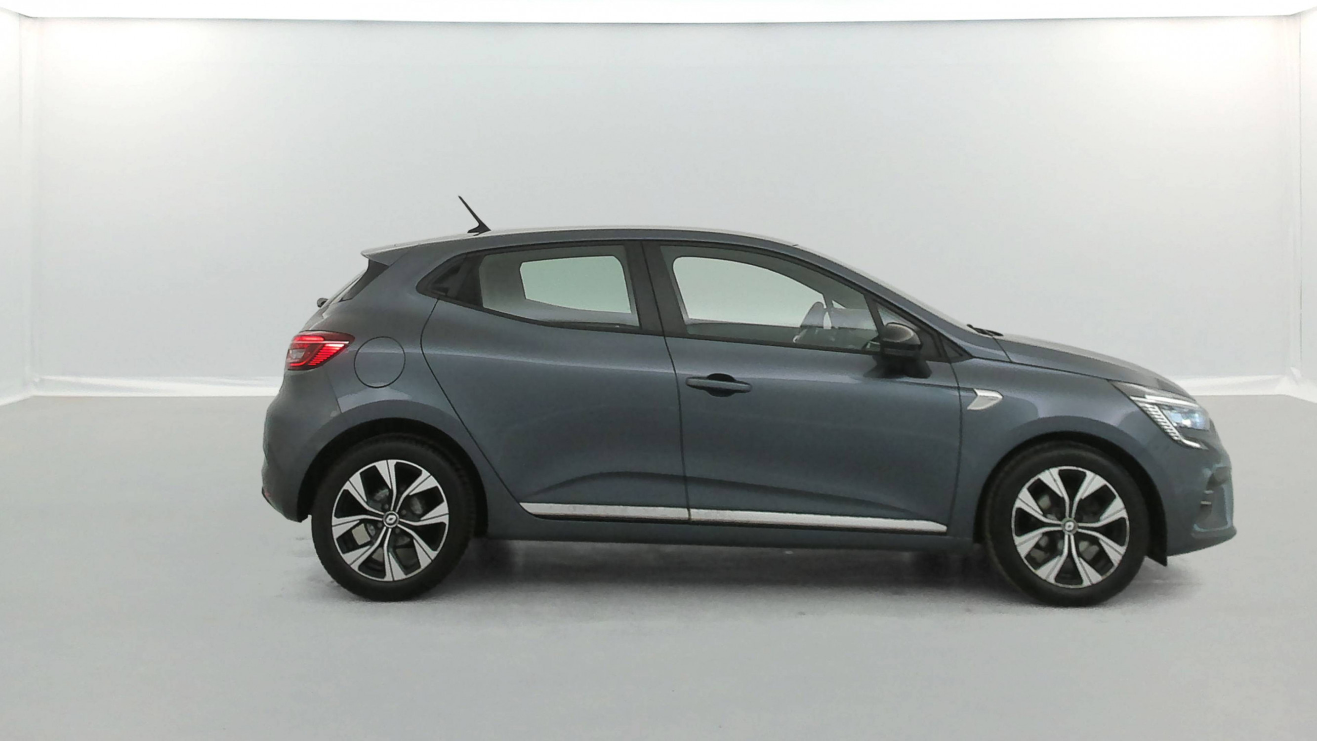 Vente en ligne Renault Clio 5 Clio TCe 90 - 21N au prix de 13 690 €
