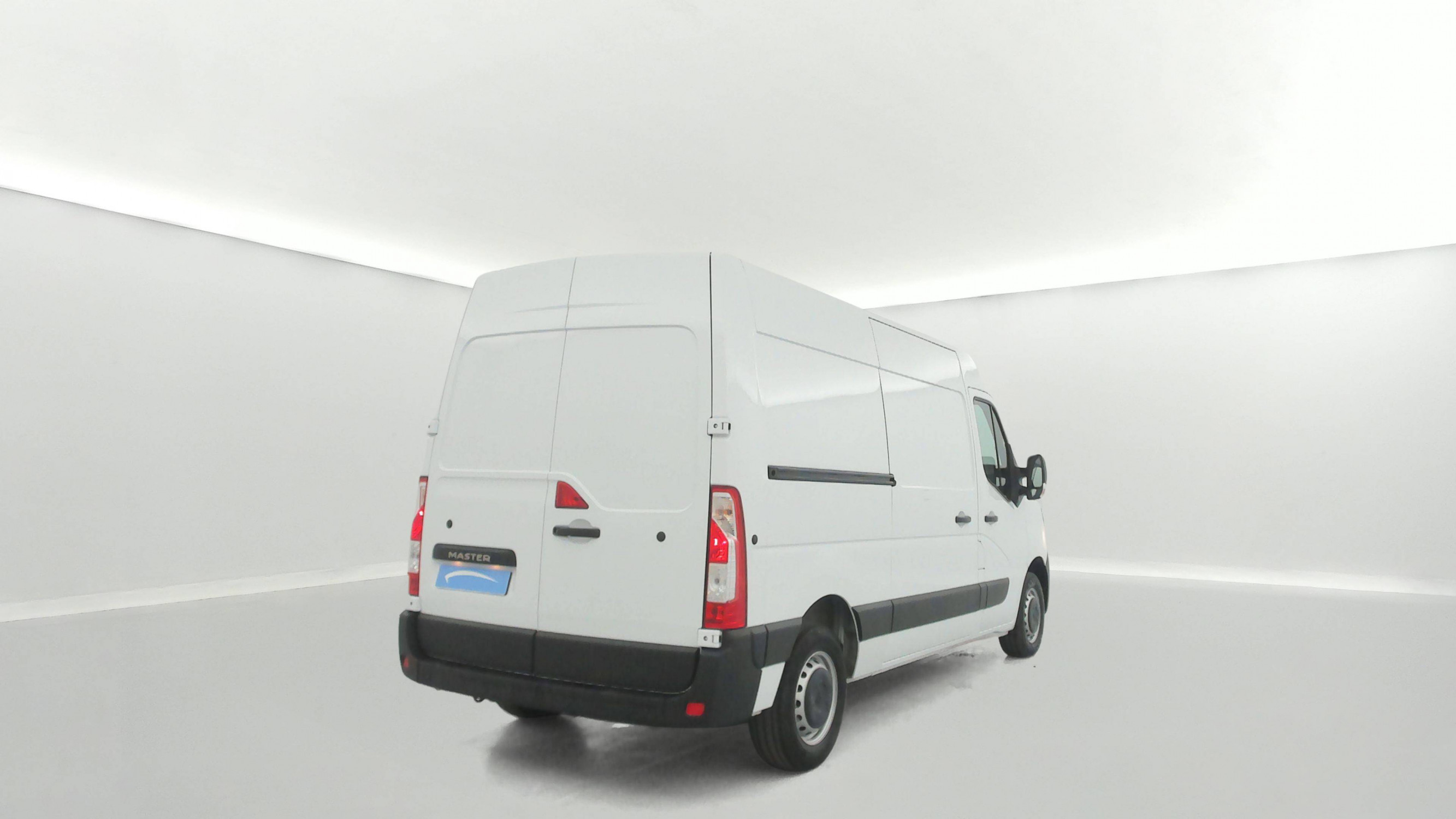 Vente en ligne Renault Master Fourgon MASTER FGN TRAC F3500 L2H2 BLUE DCI 135 au prix de 23 790 €