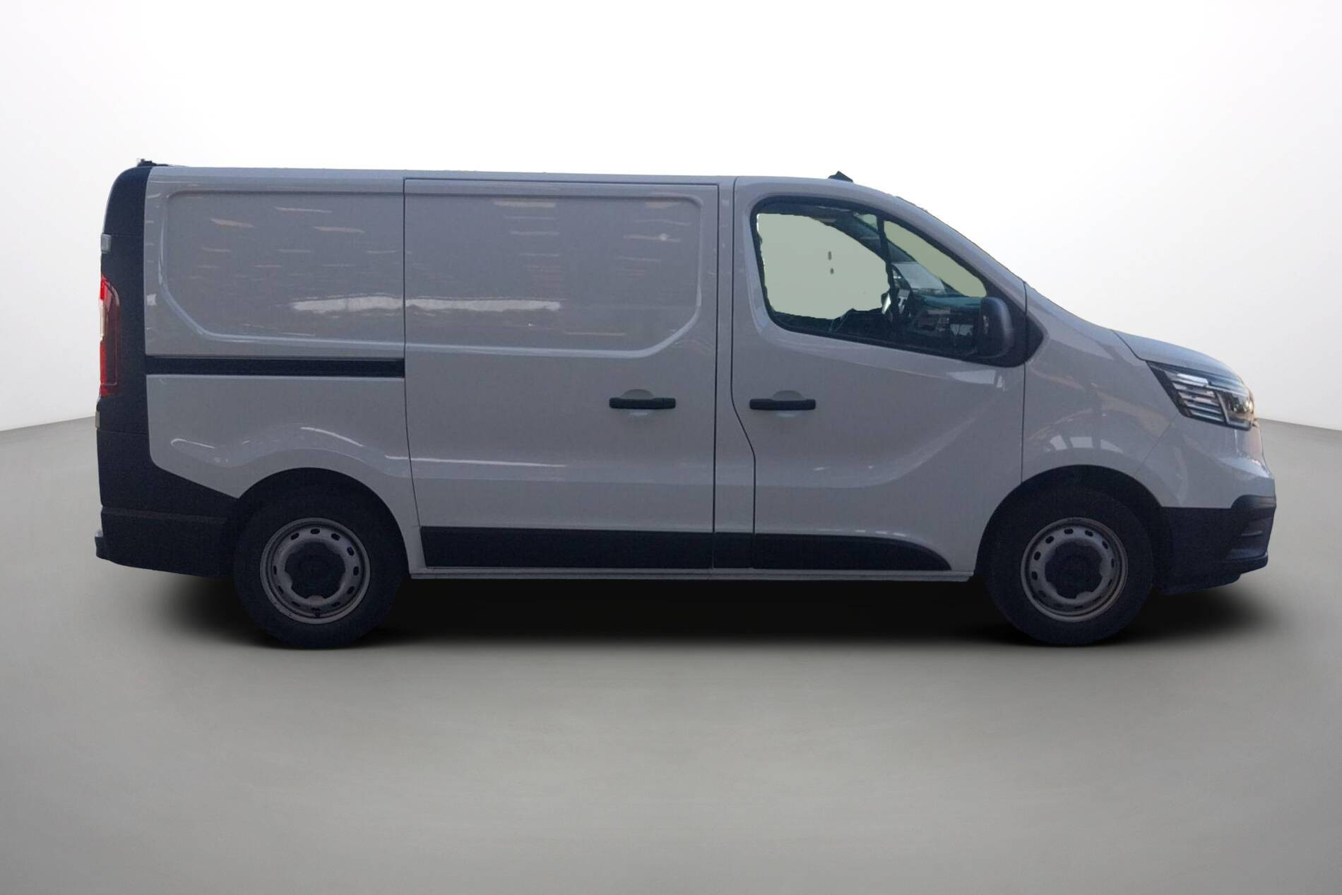 Vente en ligne Renault Trafic 3 Fourgon TRAFIC FG BLUE DCI 130 L1H1 3T GSR2 au prix de 22 990 €