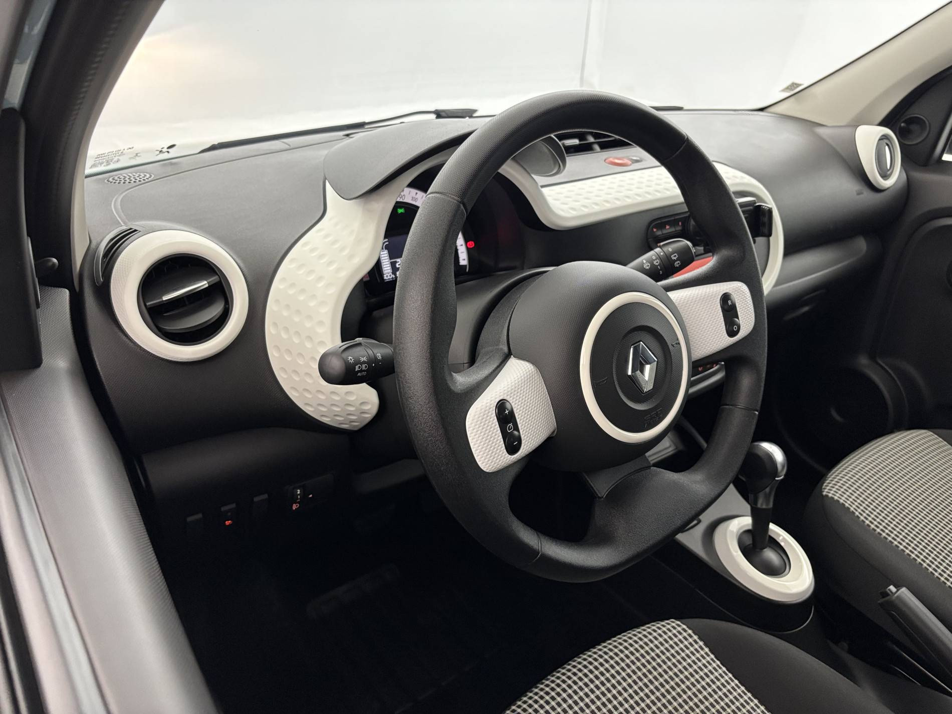 Vente en ligne Renault Twingo Electrique Twingo III E-Tech au prix de 13 890 €