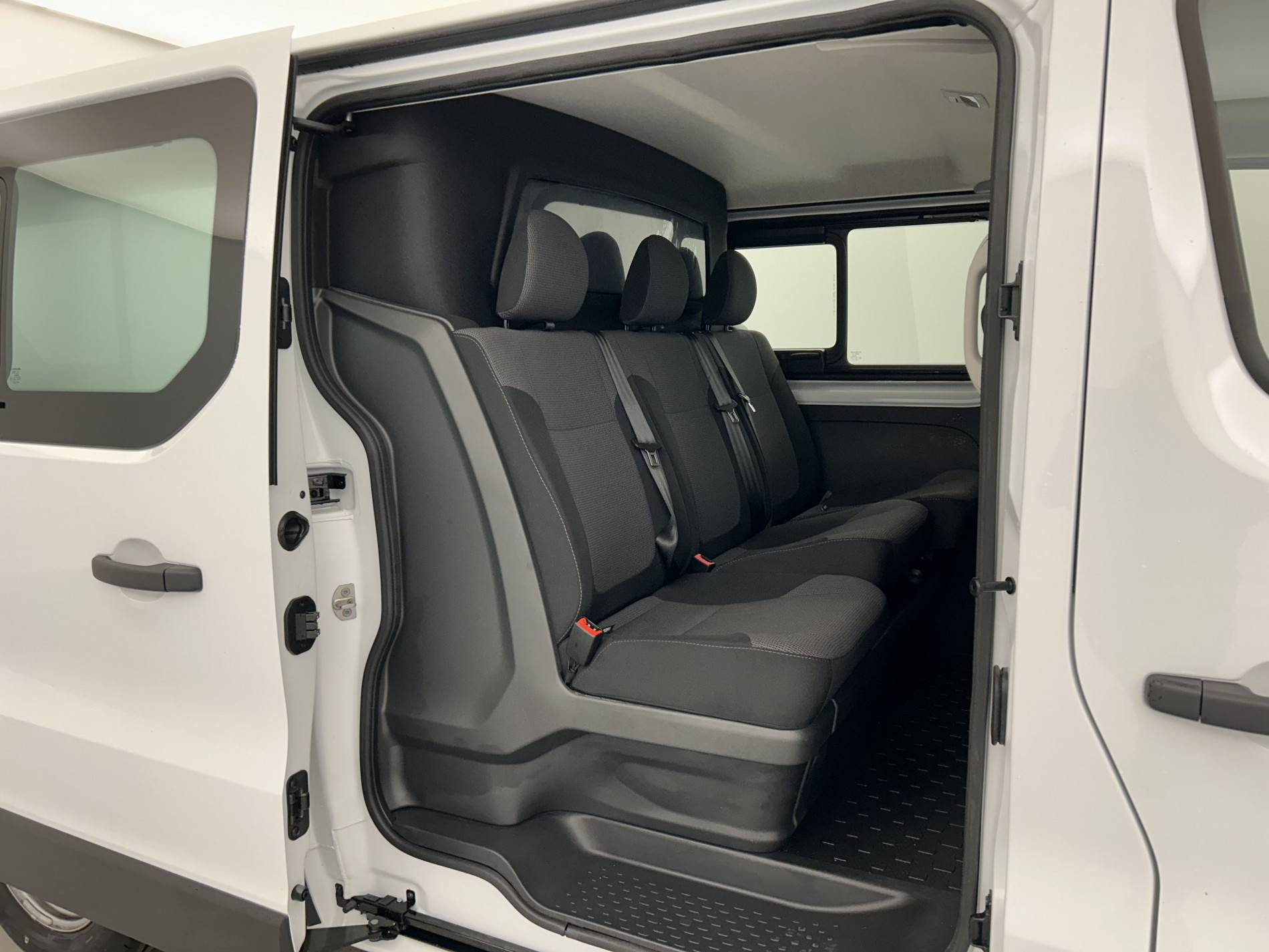 Vente en ligne Renault Trafic Cabine Approfondie  Boite Automatique BLUE DCI 150 L2H1 3T AUTO au prix de 36 490 €