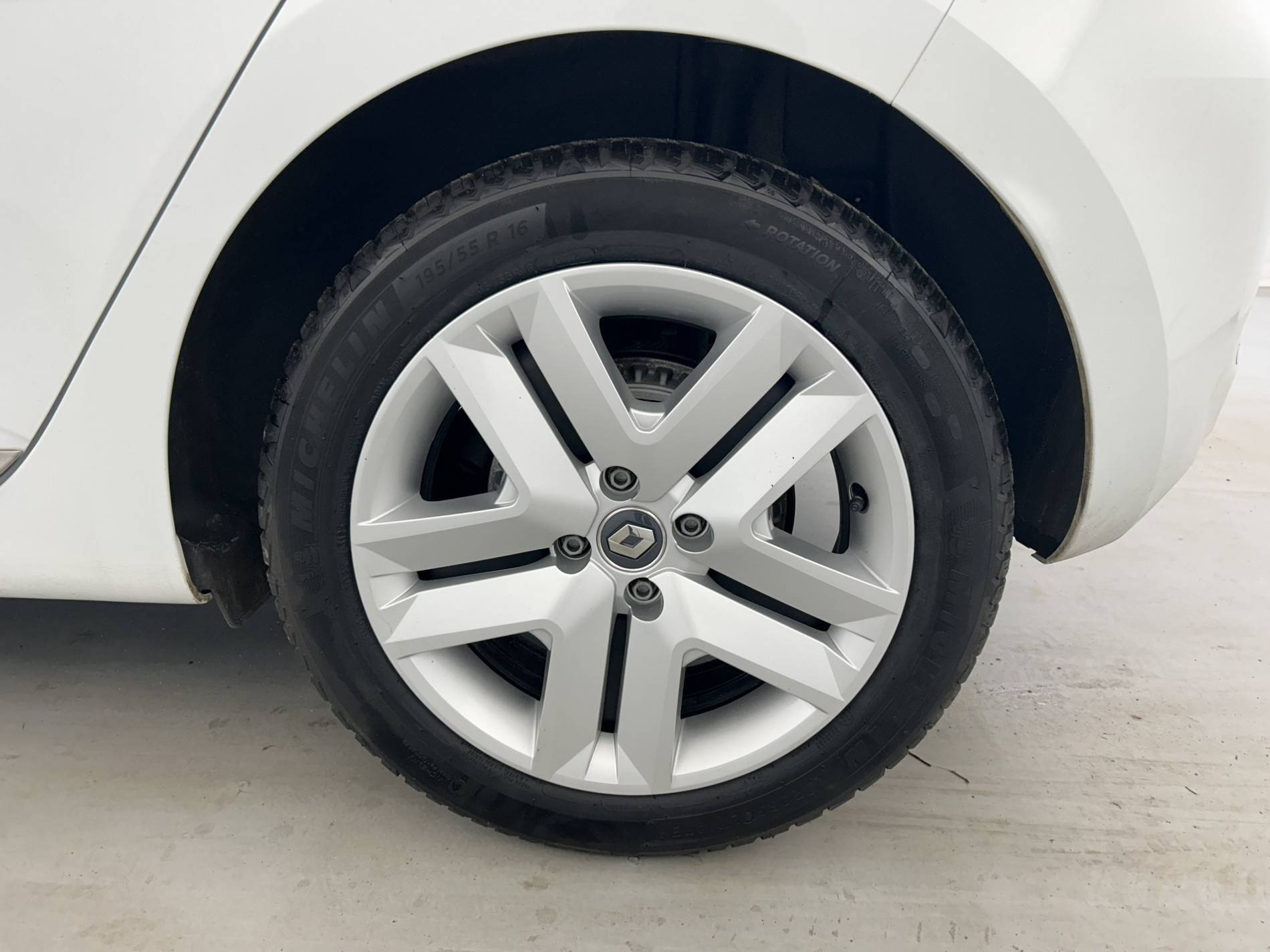 Vente en ligne Renault Clio 5 Clio Blue dCi 100 - 21N au prix de 13 890 €