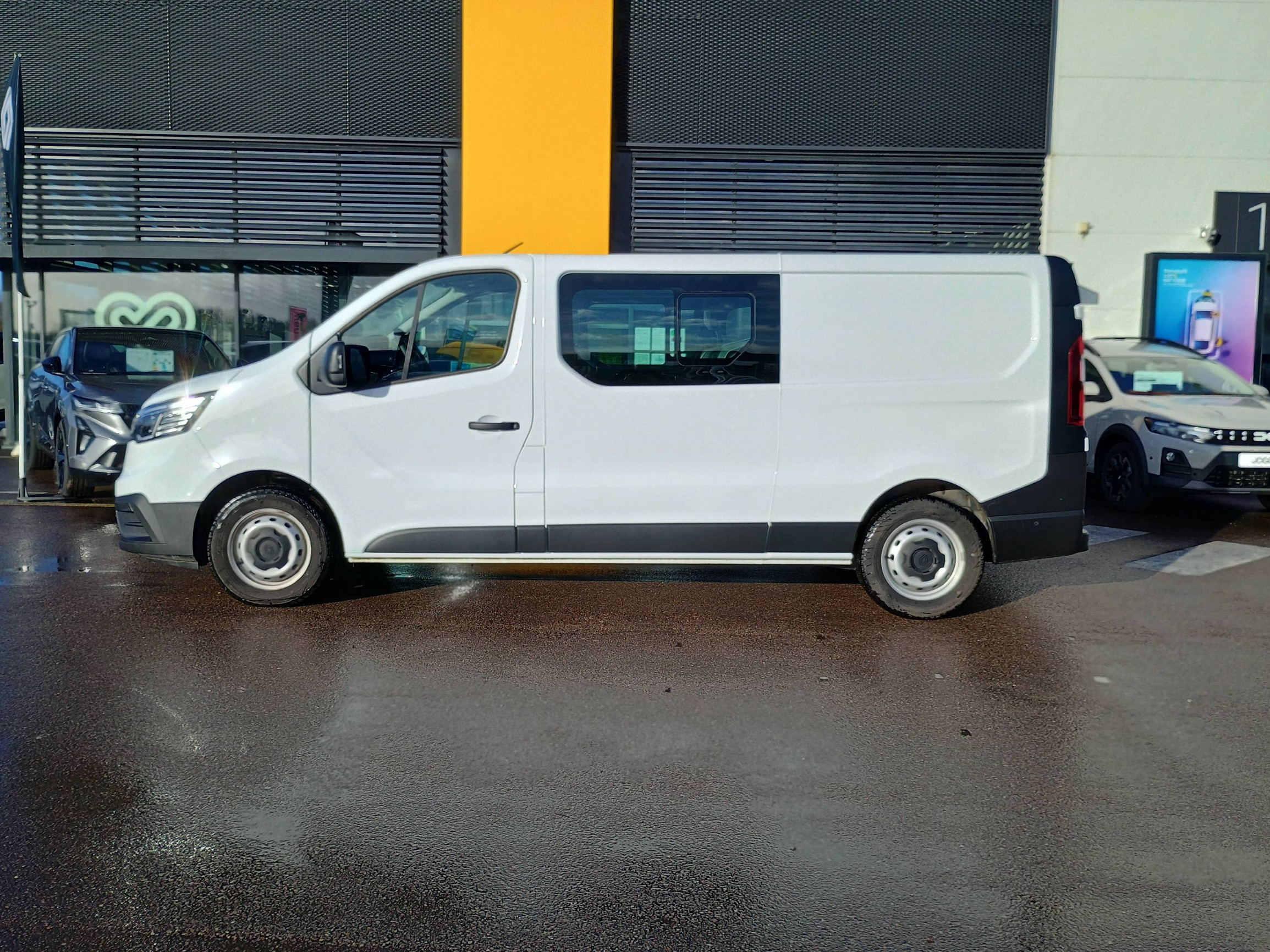 Vente en ligne Renault Trafic Cabine Approfondie TRAFIC CA L2H1 3T BLUE DCI 170 AUTO au prix de 37 991 €
