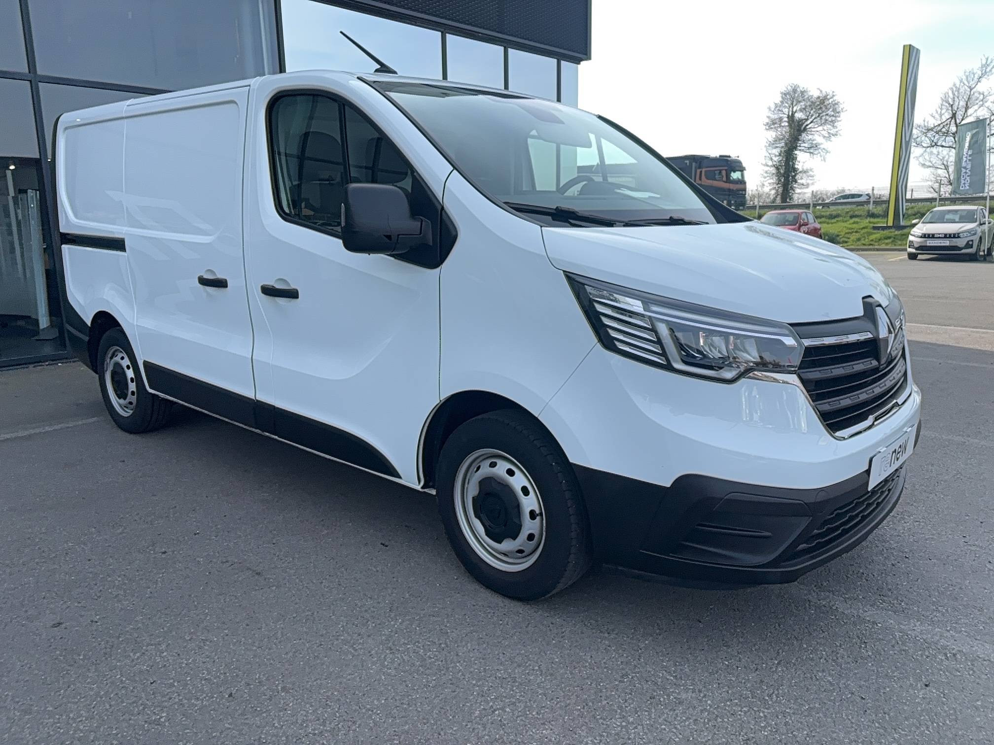 Vente en ligne Renault Trafic 3 Fourgon TRAFIC FGN L1H1 3000 KG BLUE DCI 130 au prix de 23 890 €