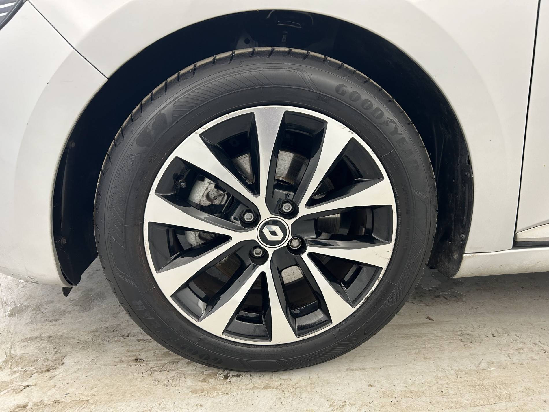 Vente en ligne Renault Clio 5 Clio E-Tech 140 - 21N au prix de 16 990 €