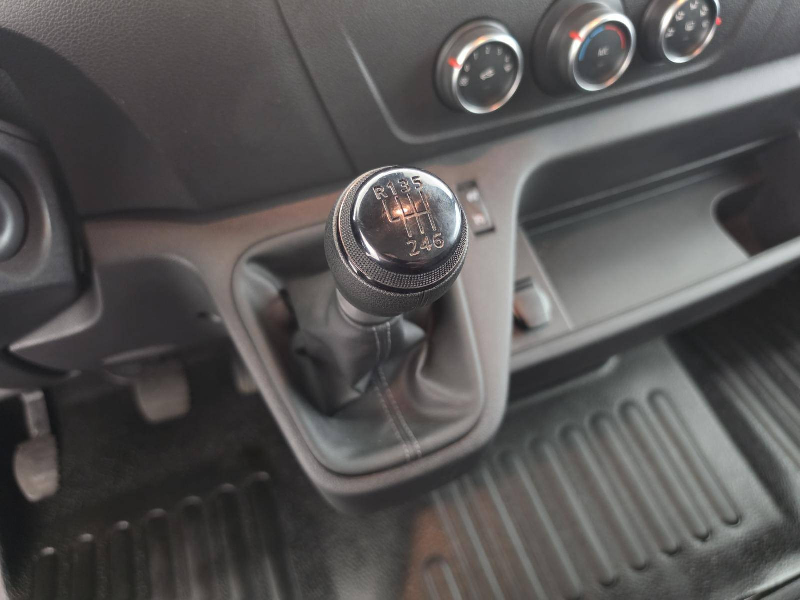 Vente en ligne Renault Master Fourgon MASTER FGN TRAC F3500 L2H2 BLUE DCI 135 au prix de 24 890 €