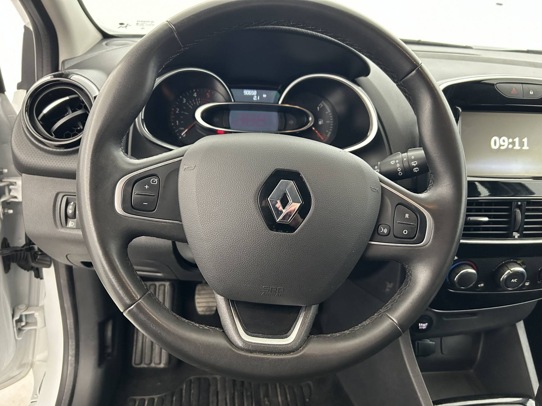 Vente en ligne Renault Clio 4 Clio dCi 75 E6C au prix de 10 890 €