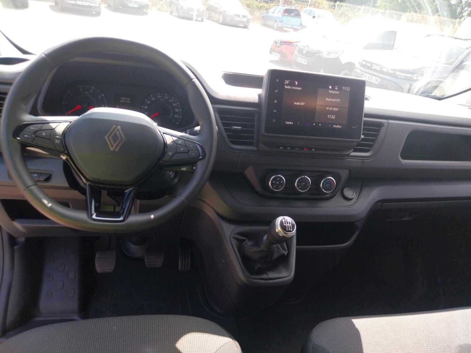 Vente en ligne Renault Trafic 3 Fourgon TRAFIC FG BLUE DCI 110 L1H1 2T8 GSR2 au prix de 24 900 €