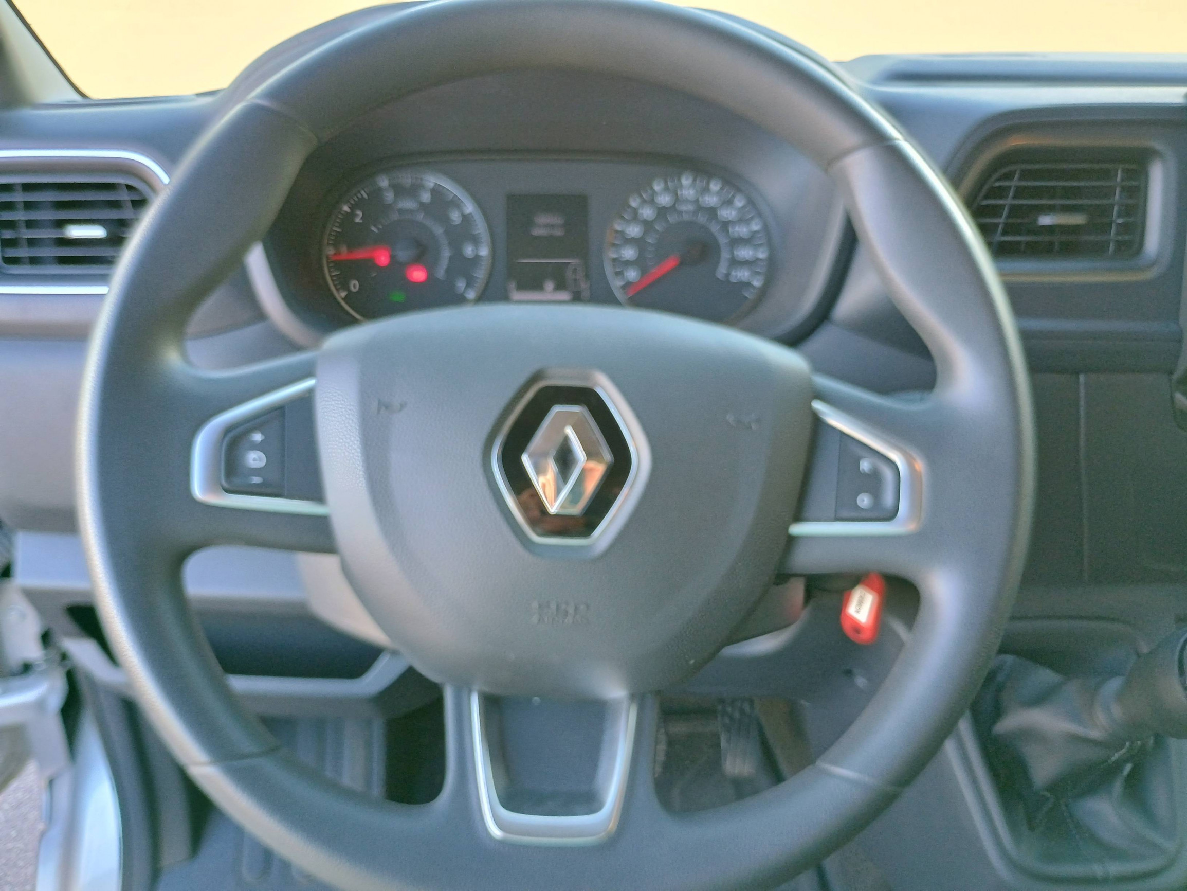 Vente en ligne Renault Master Fourgon MASTER FGN TRAC F3500 L2H2 BLUE DCI 180 au prix de 27 991 €