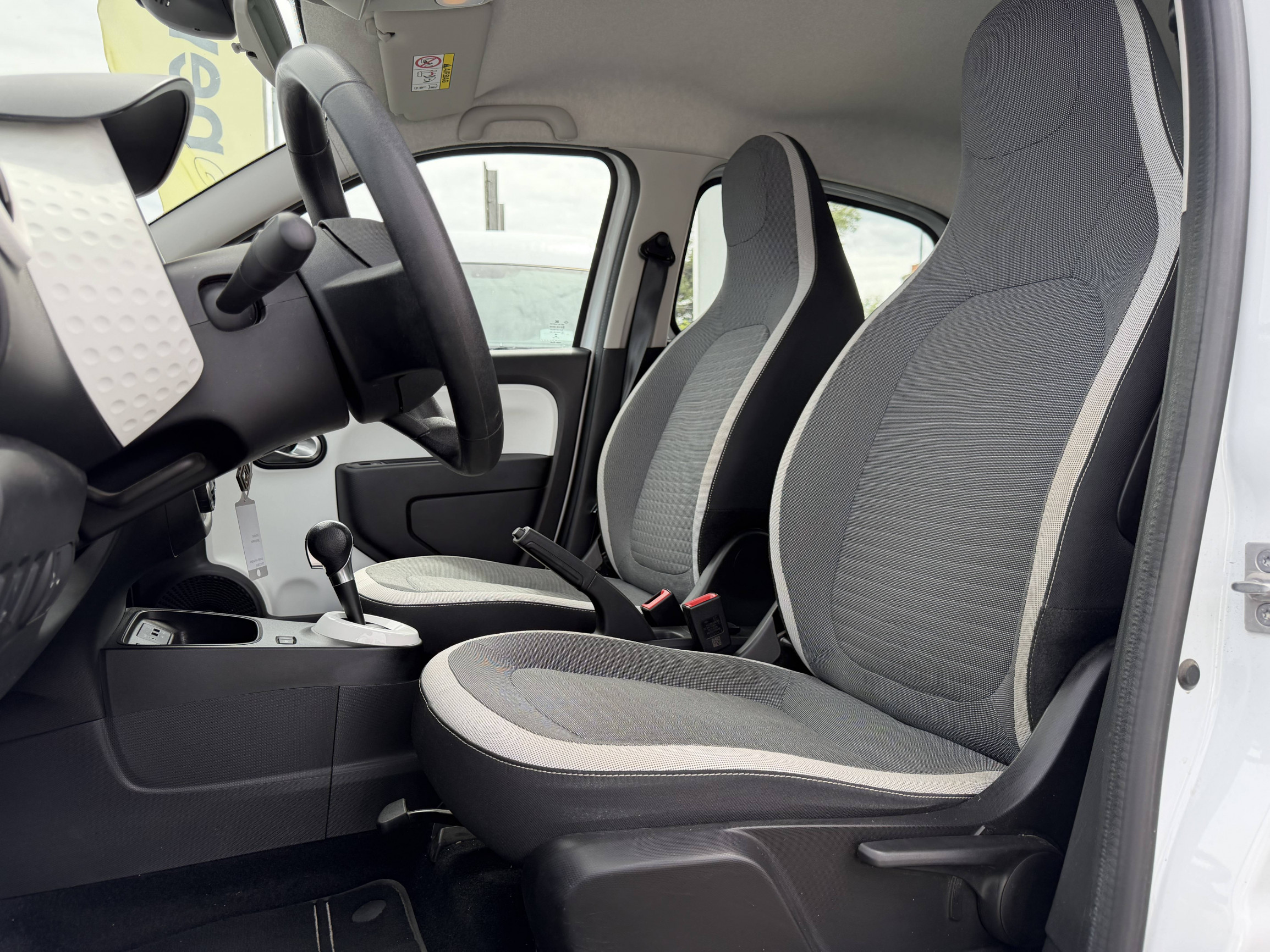 Vente en ligne Renault Twingo Electrique Twingo III E-Tech au prix de 12 490 €
