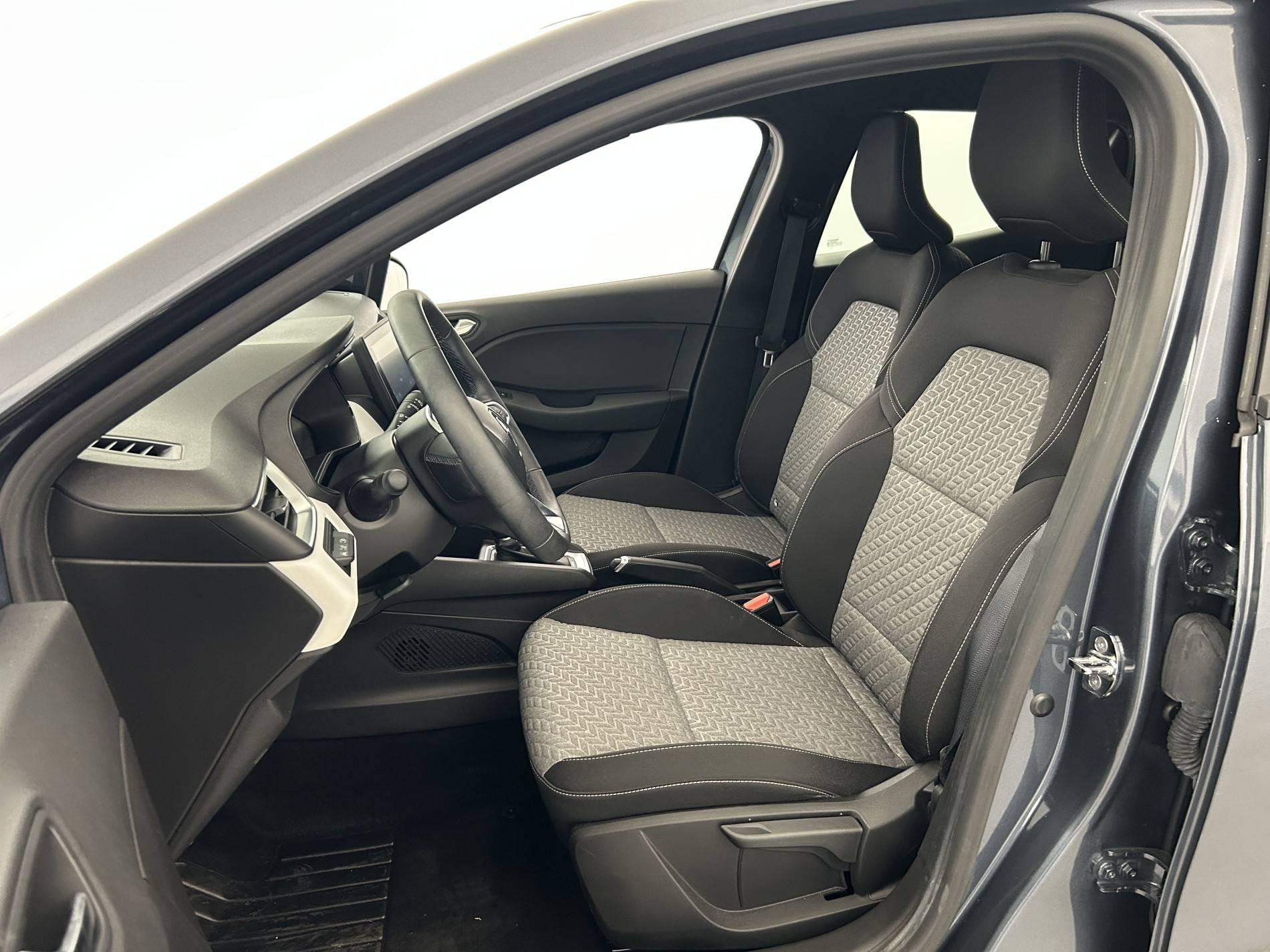Vente en ligne Renault Clio 5 Clio E-Tech 140 - 21N au prix de 17 000 €