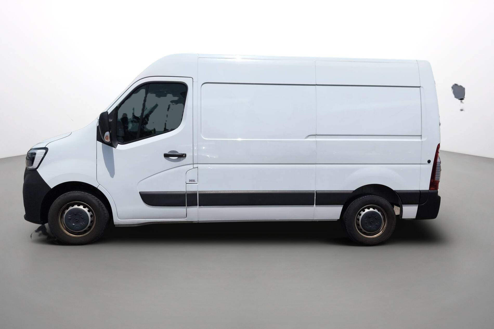 Vente en ligne Renault Master Fourgon MASTER FGN TRAC F3500 L2H2 BLUE DCI 135 au prix de 26 280 €