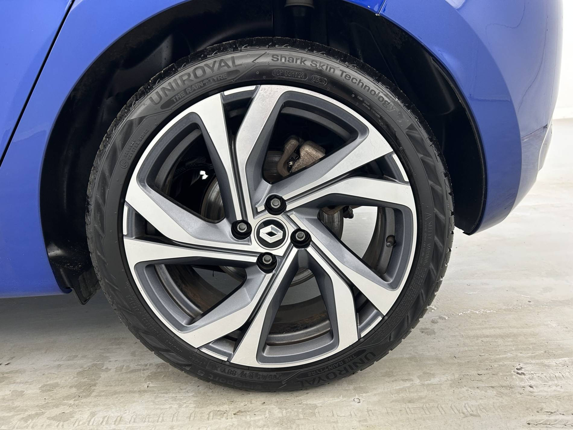 Vente en ligne Renault Clio 5 Clio E-Tech 140 - 21N au prix de 17 790 €