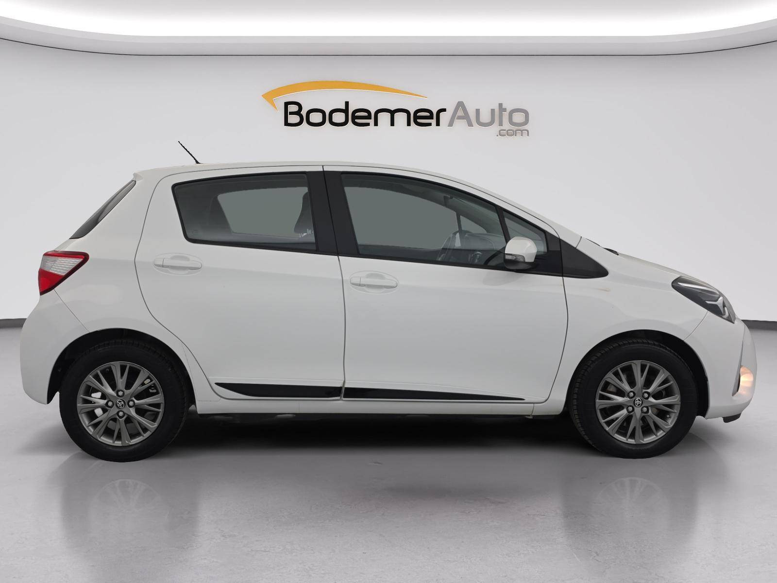 Vente en ligne Toyota Yaris Yaris Pro 110 VVT-i CVT au prix de 12 990 €