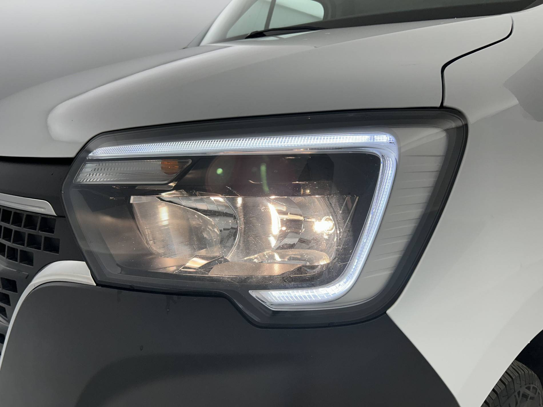 Vente en ligne Renault Master Fourgon MASTER FGN TRAC F3500 L2H2 BLUE DCI 135 au prix de 27 990 €