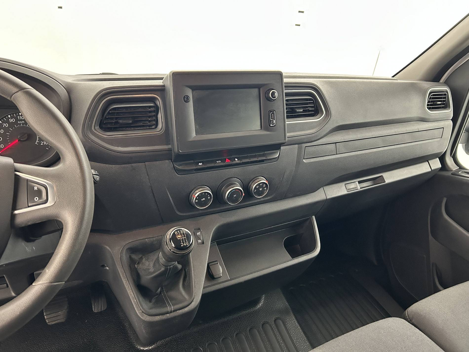 Vente en ligne Renault Master Fourgon MASTER CA TRAC F3300 L2H2 BLUE DCI 135 au prix de 23 790 €