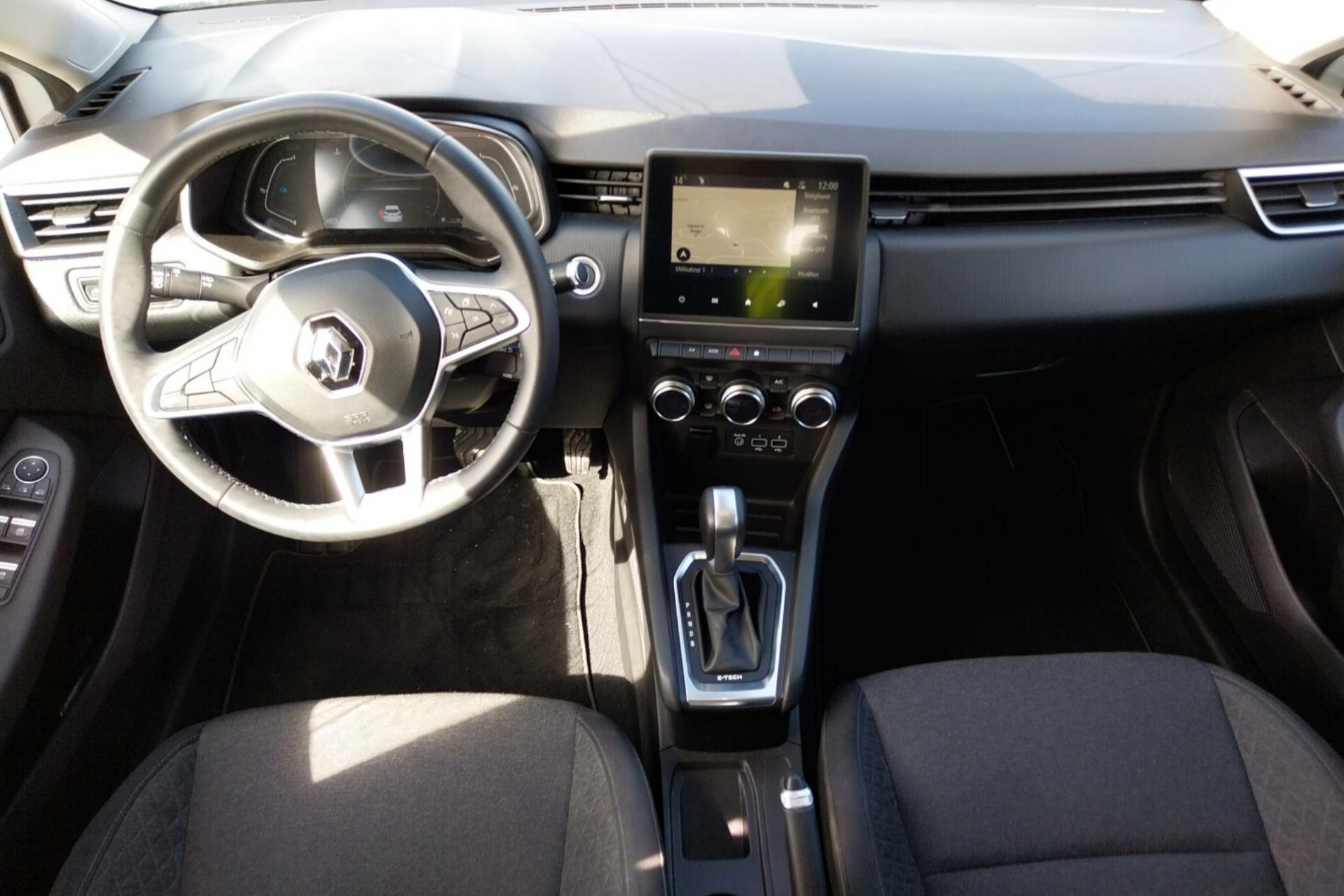 Vente en ligne Renault Clio 5 Clio E-Tech 140 - 21 au prix de 12 890 €