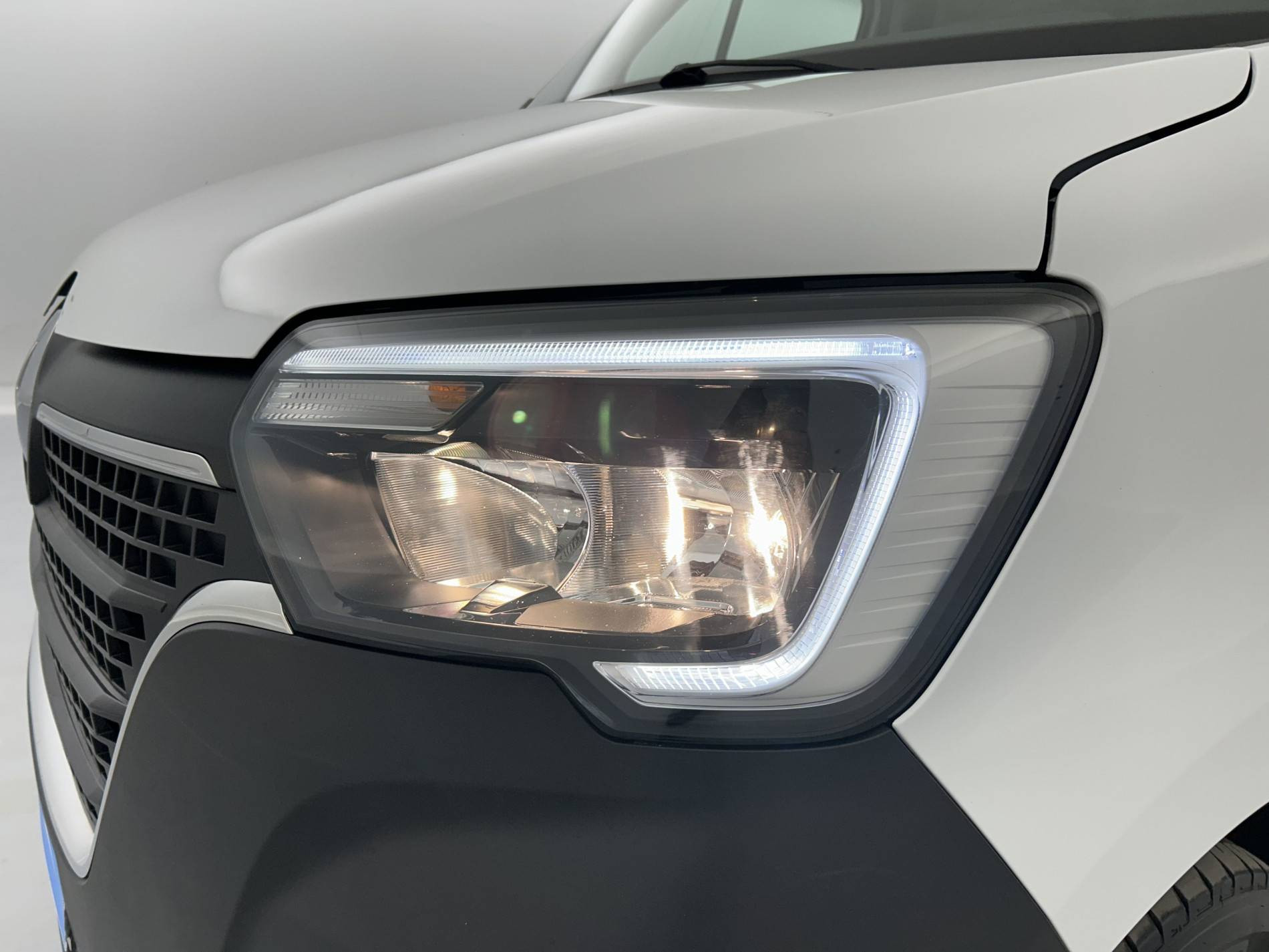 Vente en ligne Renault Master Fourgon MASTER FGN TRAC F3500 L3H3 BLUE DCI 135 au prix de 29 400 €