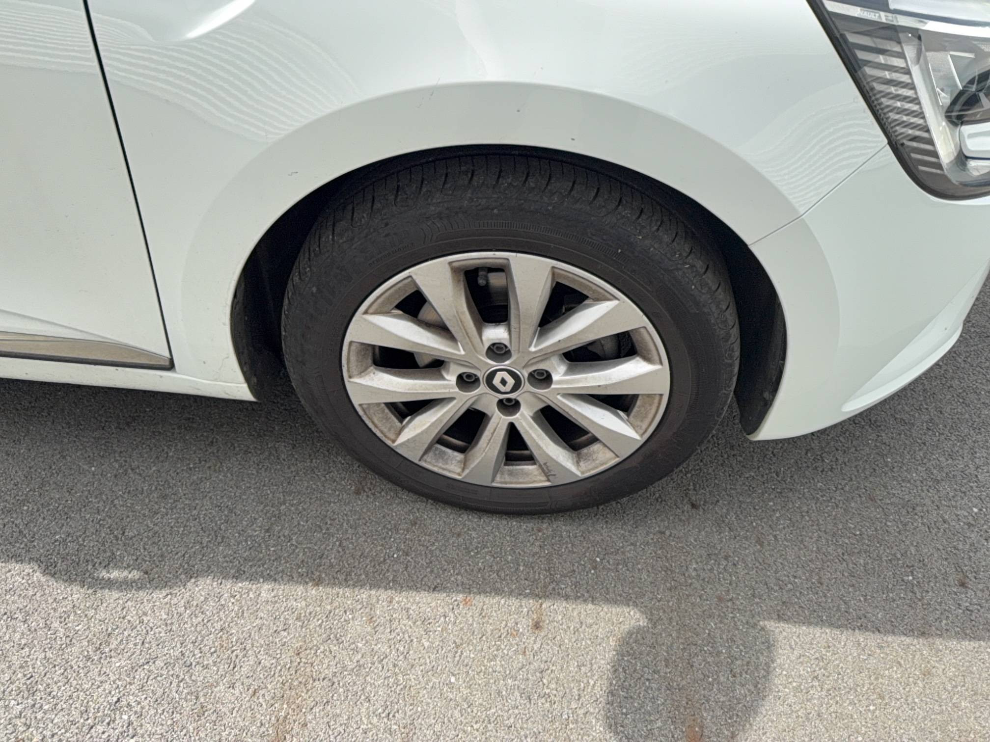 Vente en ligne Renault Clio 5 Clio Blue dCi 100 au prix de 15 990 €