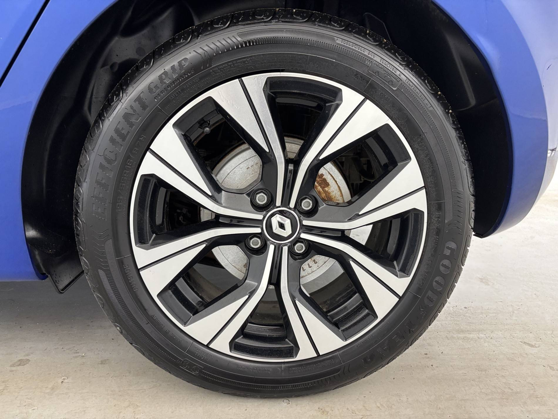 Vente en ligne Renault Clio 5 Clio E-Tech 140 - 21N au prix de 15 990 €