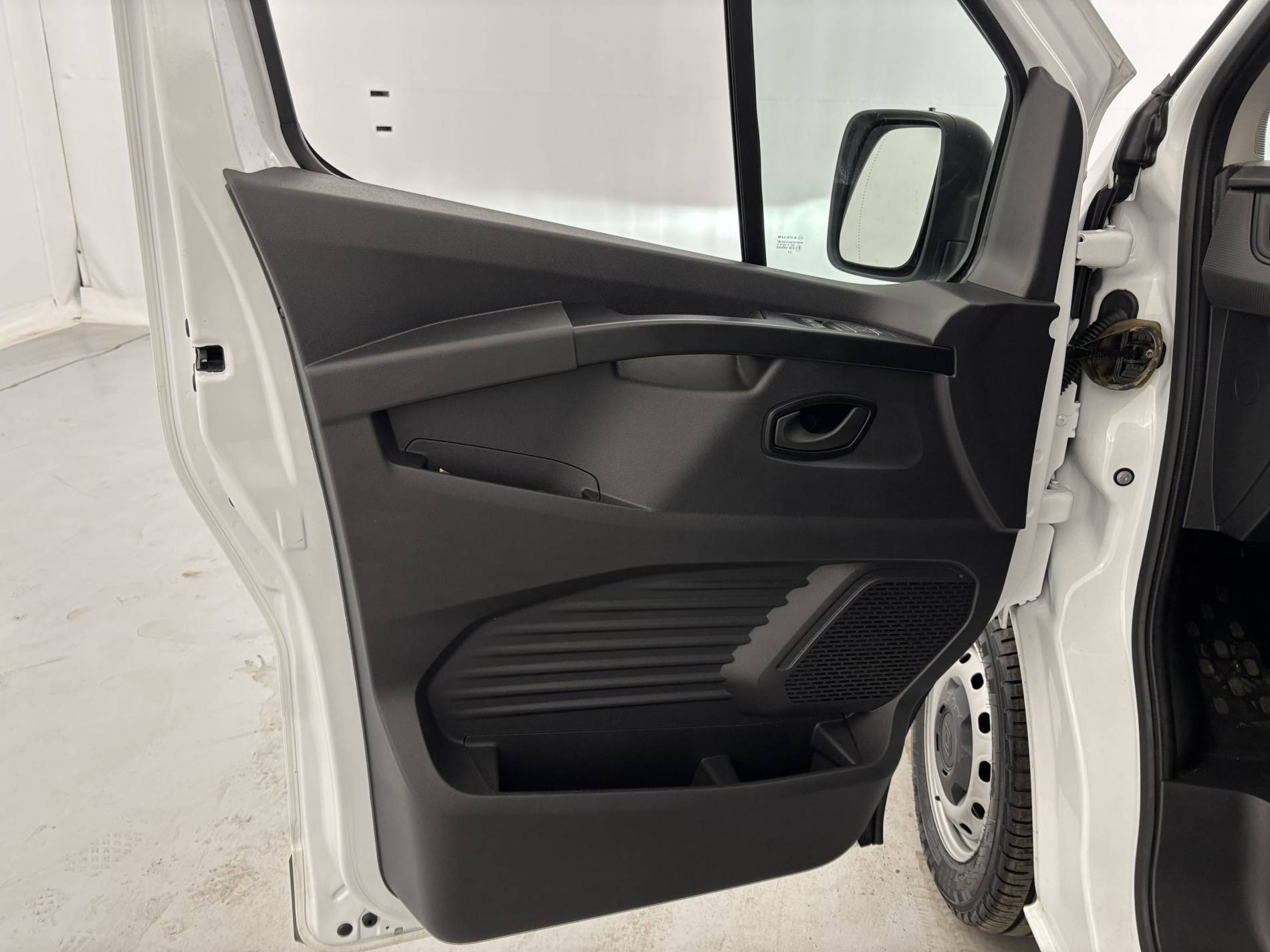 Vente en ligne Renault Trafic 3 Fourgon TRAFIC FG BLUE DCI 130 L1H1 3T GSR2 au prix de 22 490 €