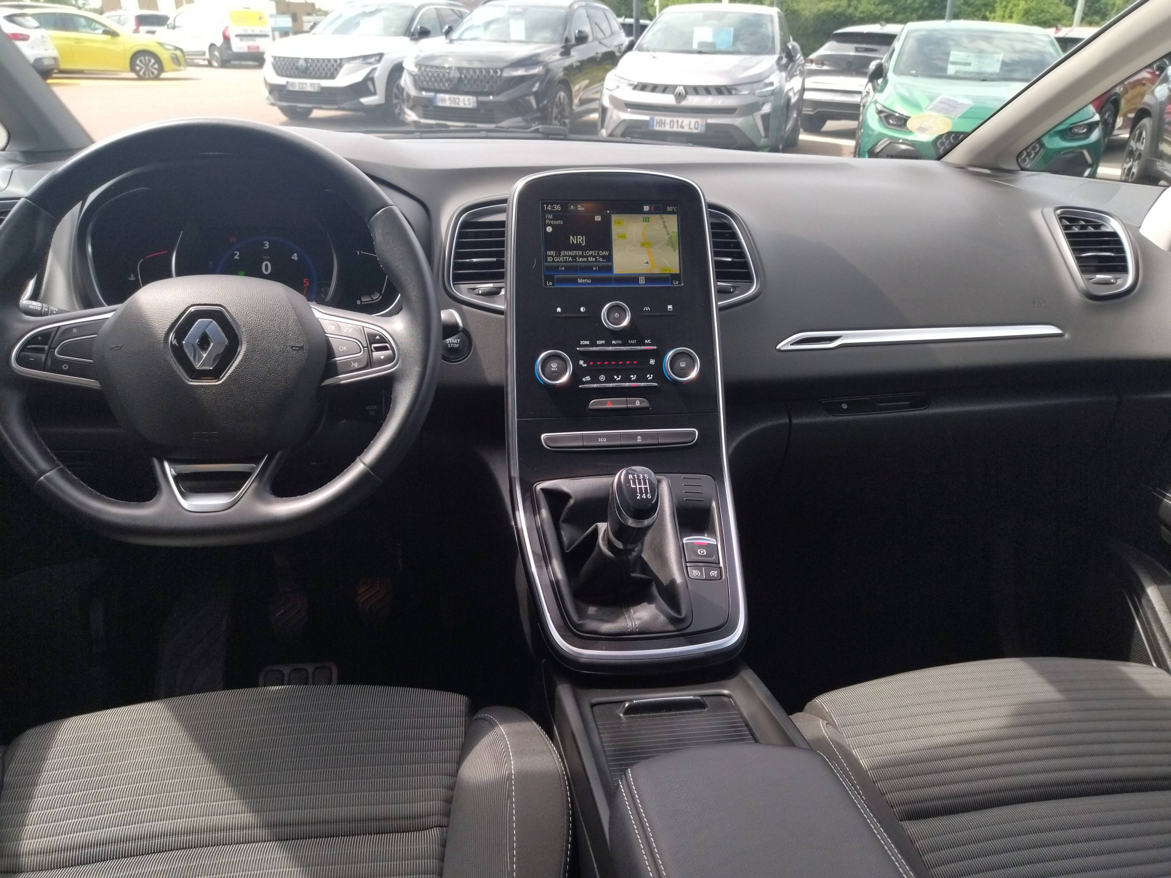 Vente en ligne Renault Scenic 4 Scenic Blue dCi 120 au prix de 16 990 €