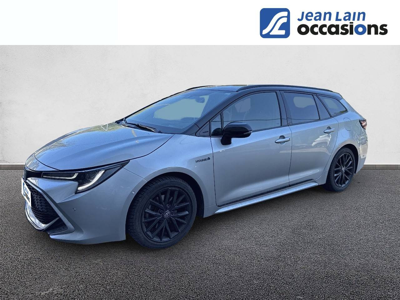 Vente en ligne TOYOTA COROLLA TOURING SPORTS HYBRIDE MY20 Corolla Touring Sports Hybride 184h Collection de 2020 au prix de 23 990 €
