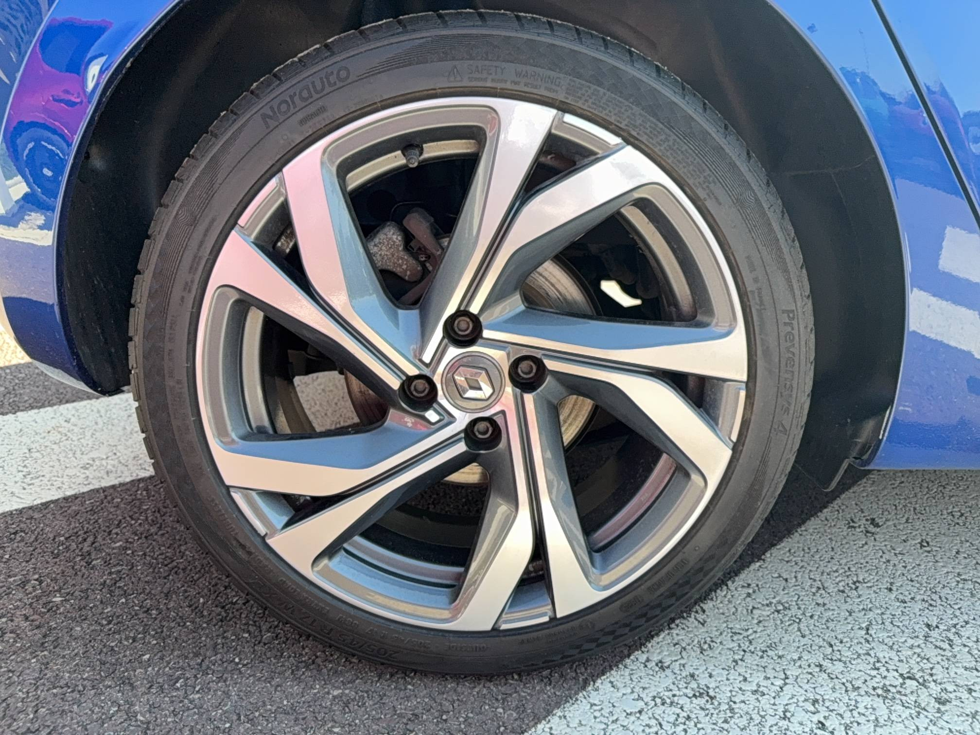 Vente en ligne Renault Clio 5 Clio TCe 140 - 21 au prix de 15 540 €