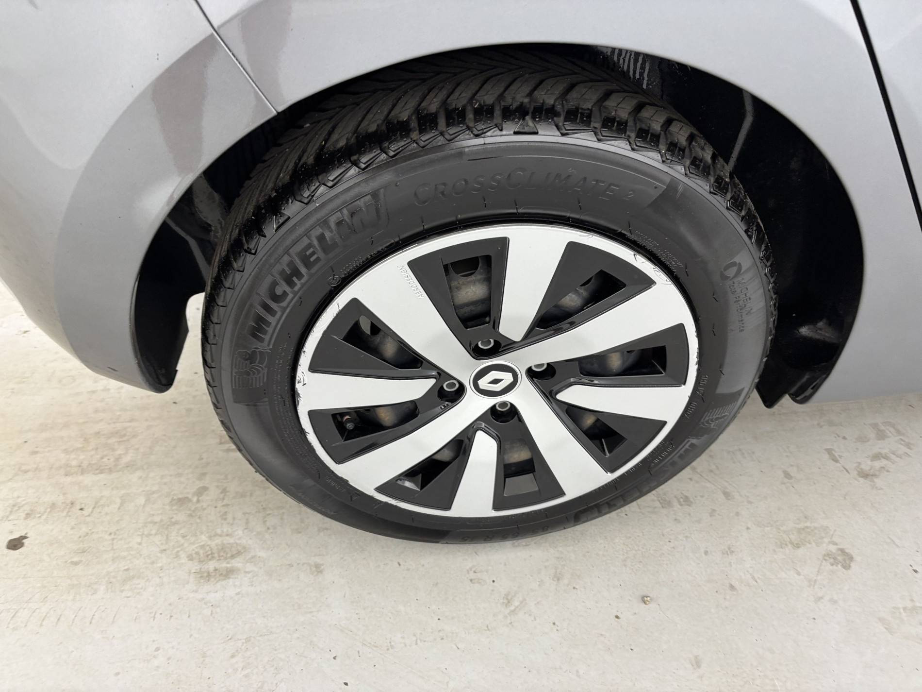 Vente en ligne Renault Clio 5 Clio E-Tech full hybrid 145 au prix de 14 990 €