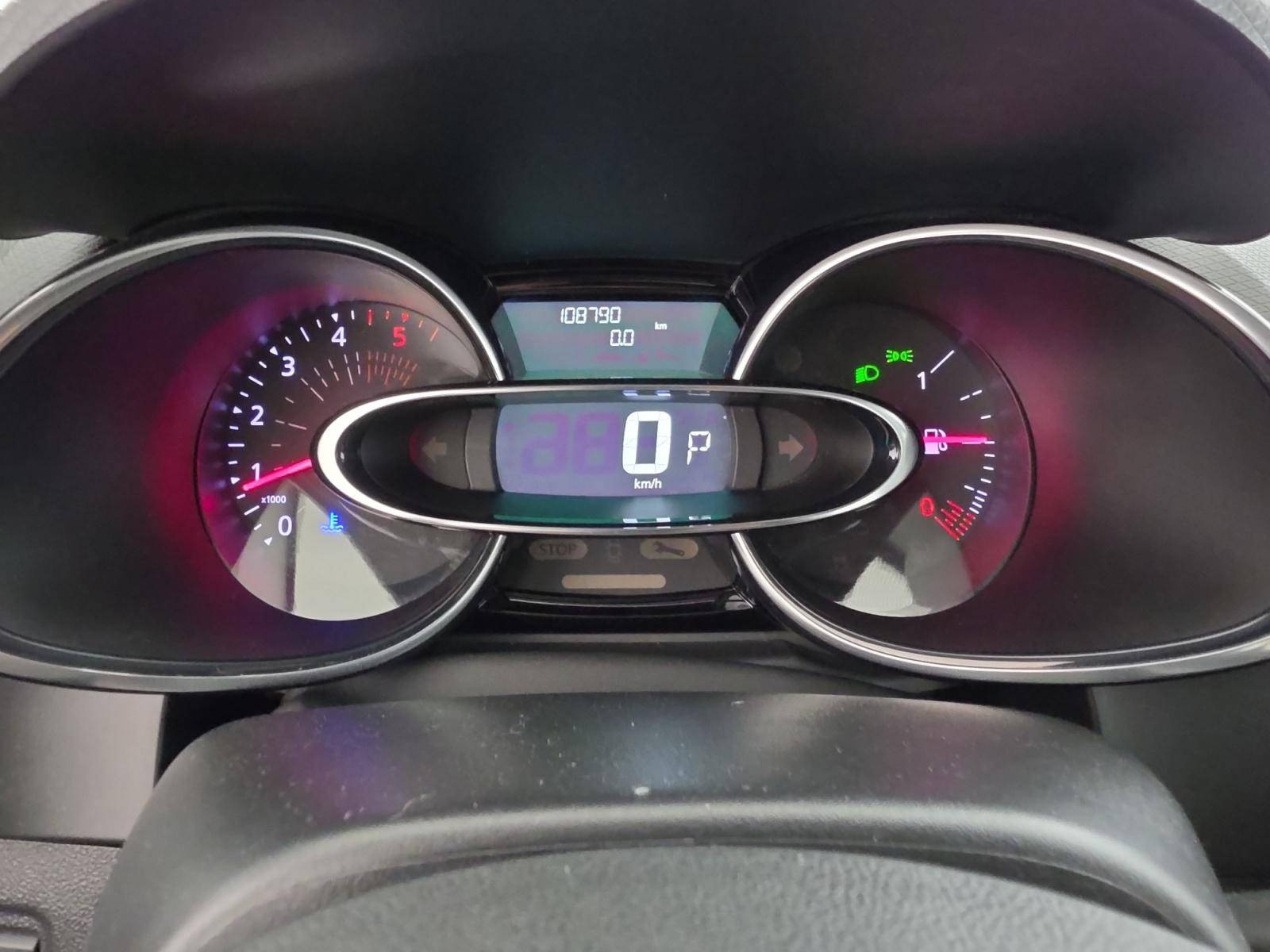 Vente en ligne Renault Clio 4 Clio dCi 90 E6C EDC au prix de 11 590 €