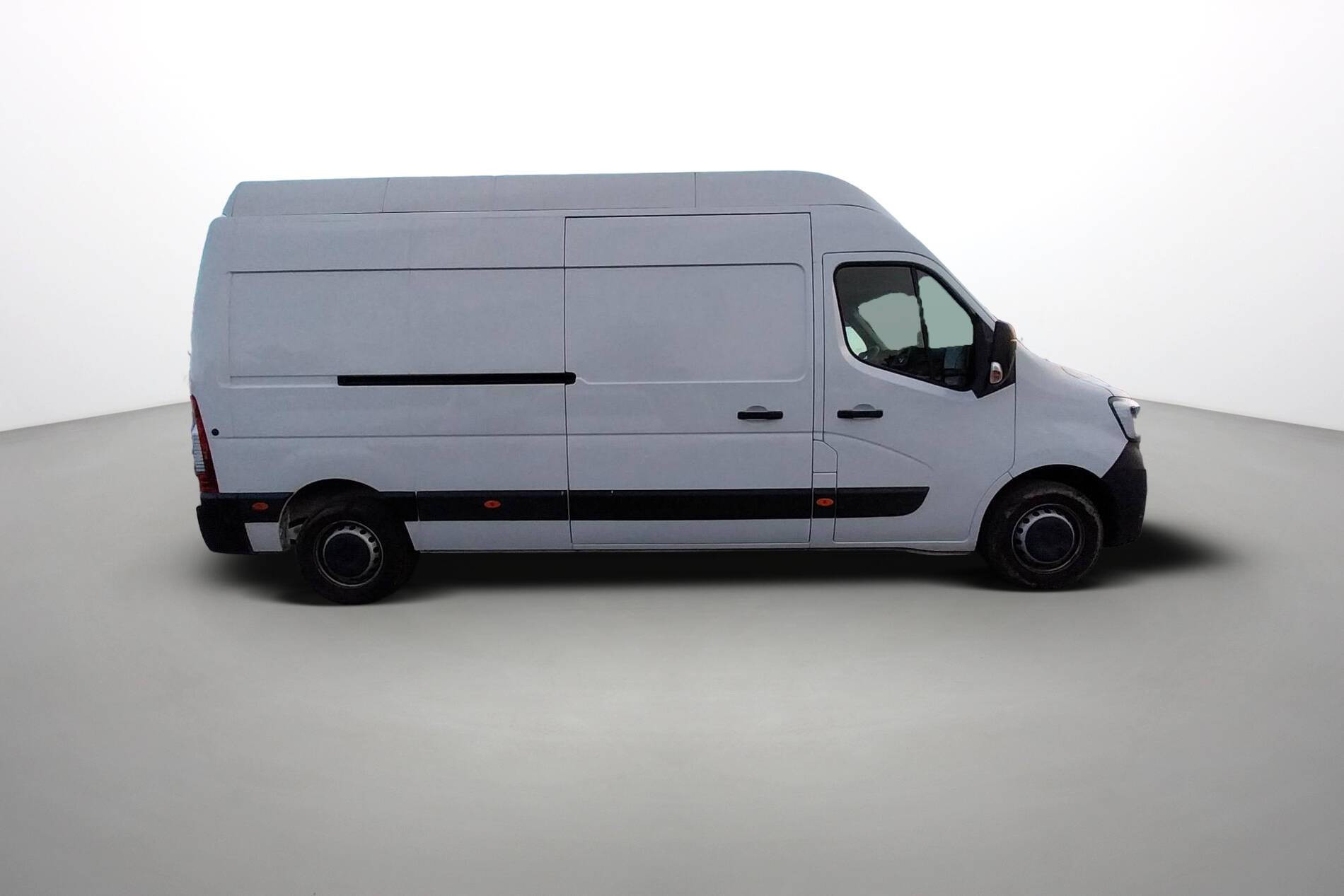 Vente en ligne Renault Master Fourgon MASTER FGN TRAC F3500 L3H3 BLUE DCI 135 au prix de 29 490 €