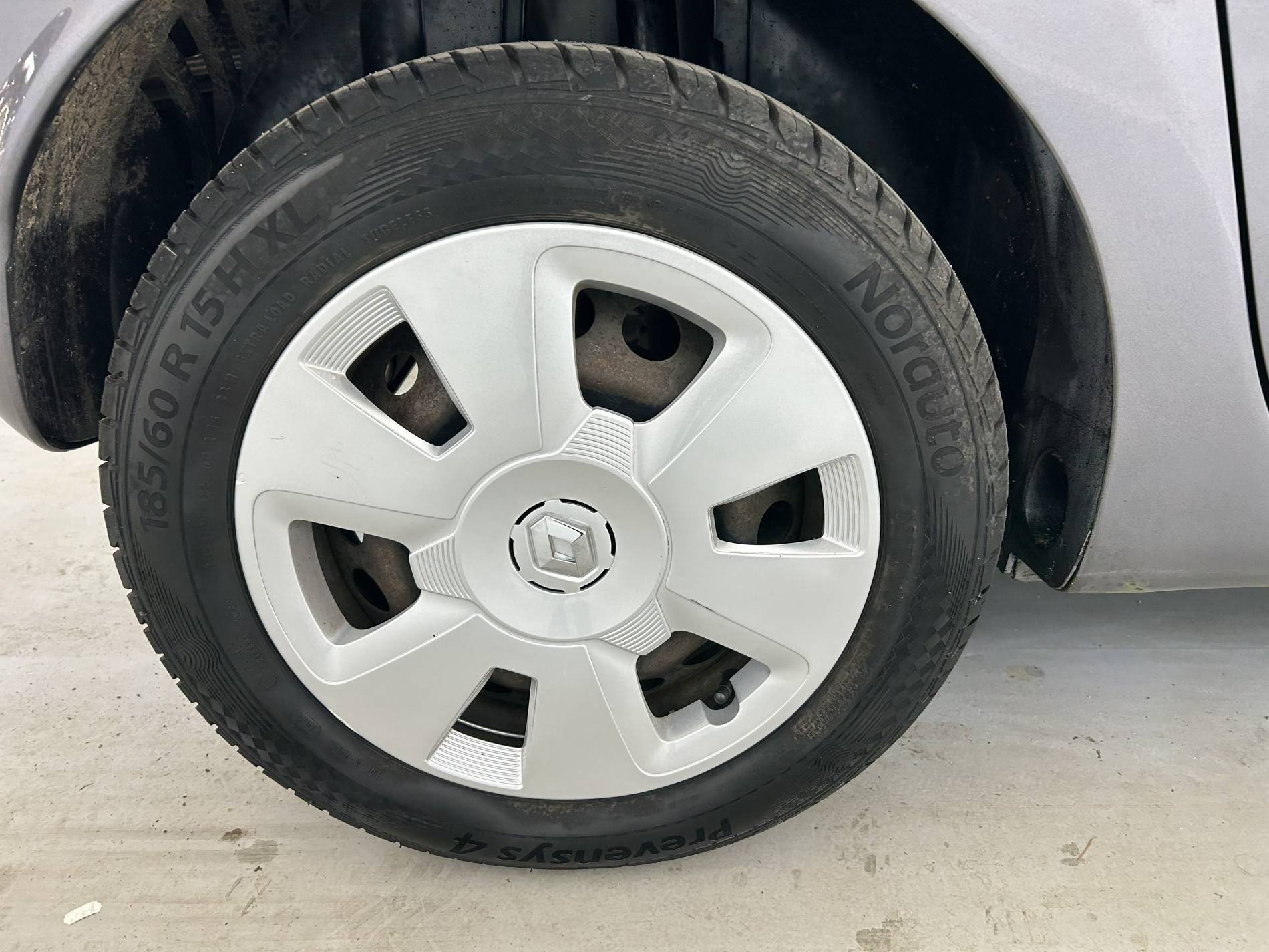 Vente en ligne Renault Twingo 3  1.0 SCe 70 E6 au prix de 8 990 €